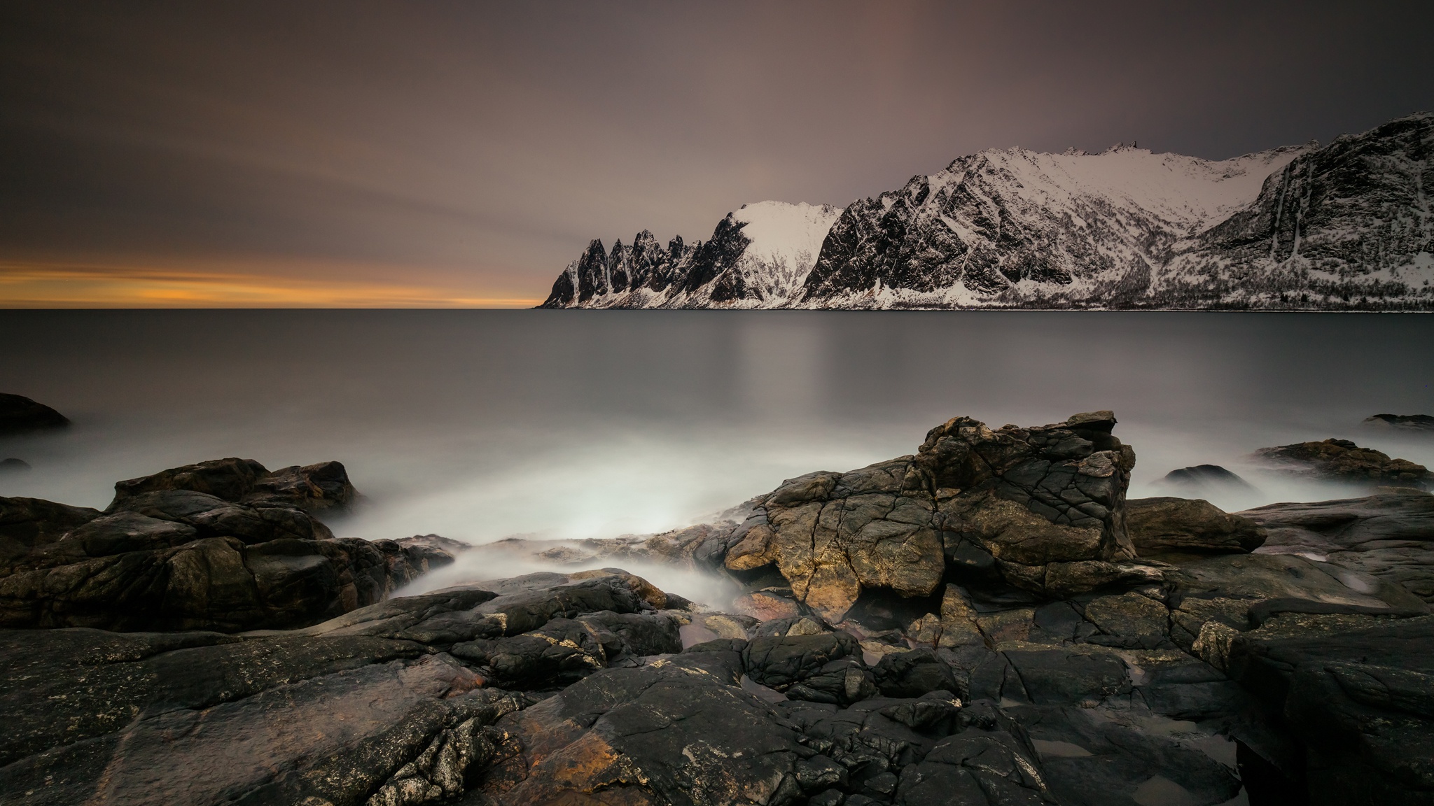 Descarga gratuita de fondo de pantalla para móvil de Nieve, Horizonte, Montaña, Océano, Tierra/naturaleza.