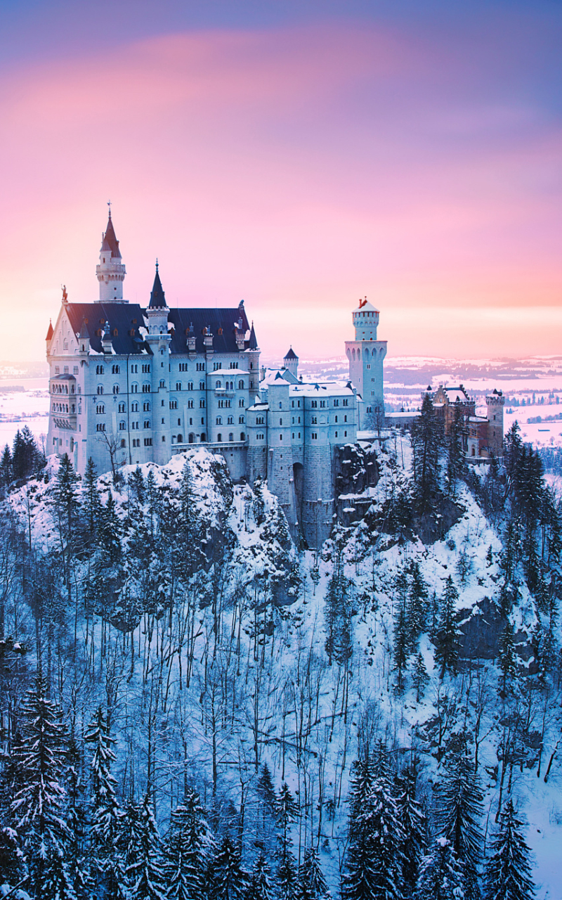Скачать картинку Зима, Закат, Замки, Германия, Бавария, Замок Нойшванштайн, Сделано Человеком, Закат Солнца в телефон бесплатно.
