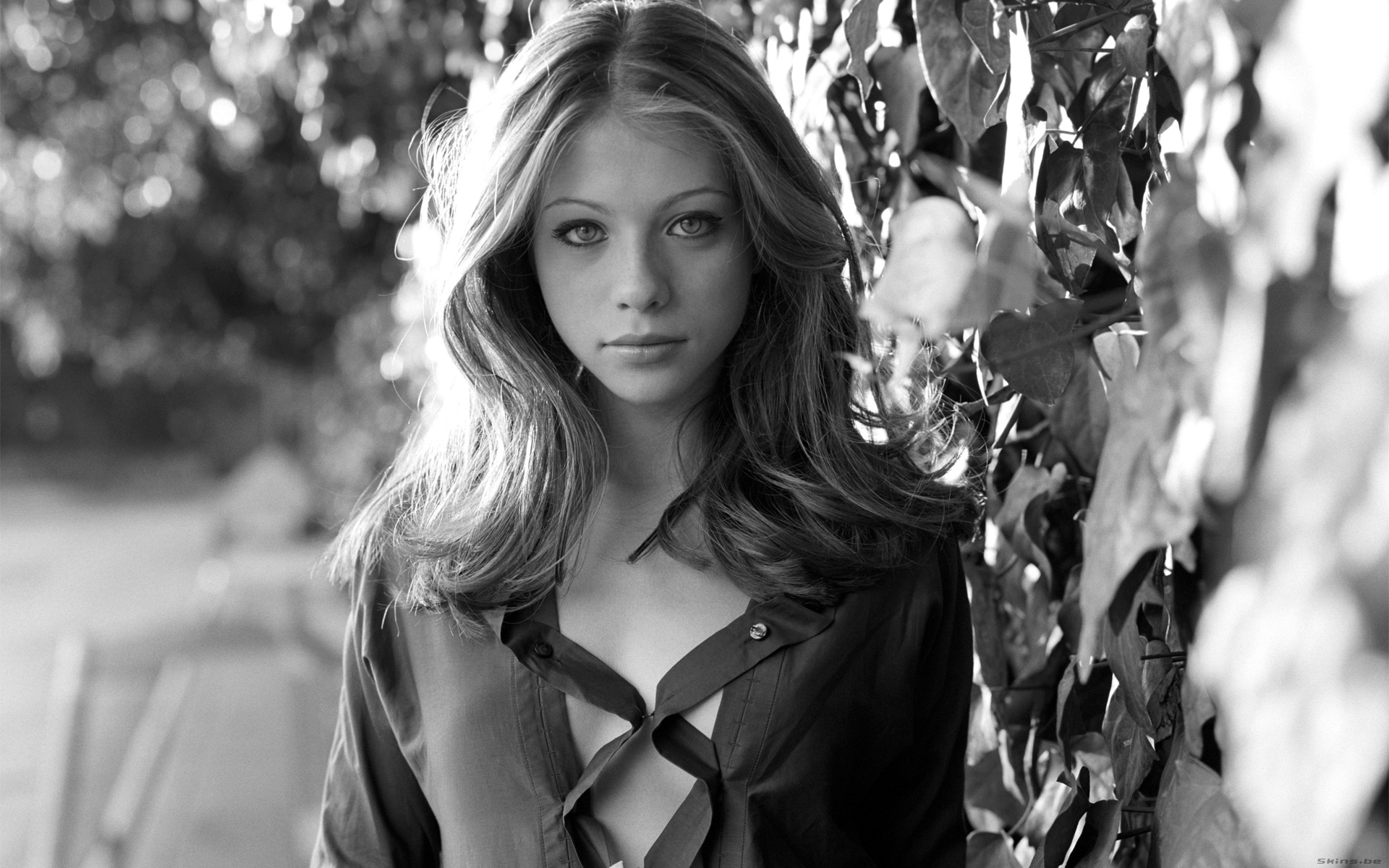 Download mobile wallpaper Celebrity, Michelle Trachtenberg for free.