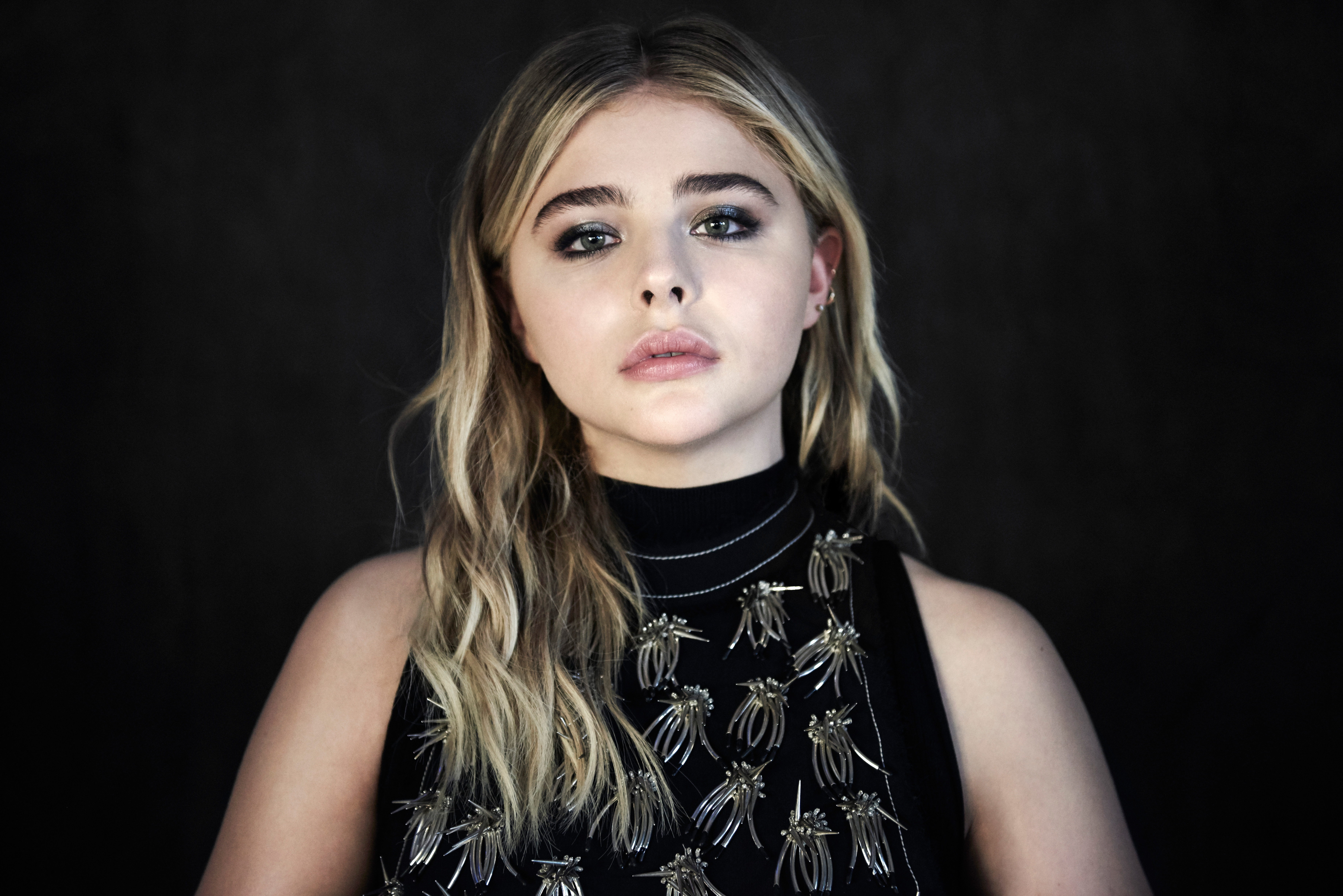 Download mobile wallpaper Blonde, Green Eyes, American, Celebrity, Actress, Chloë Grace Moretz for free.