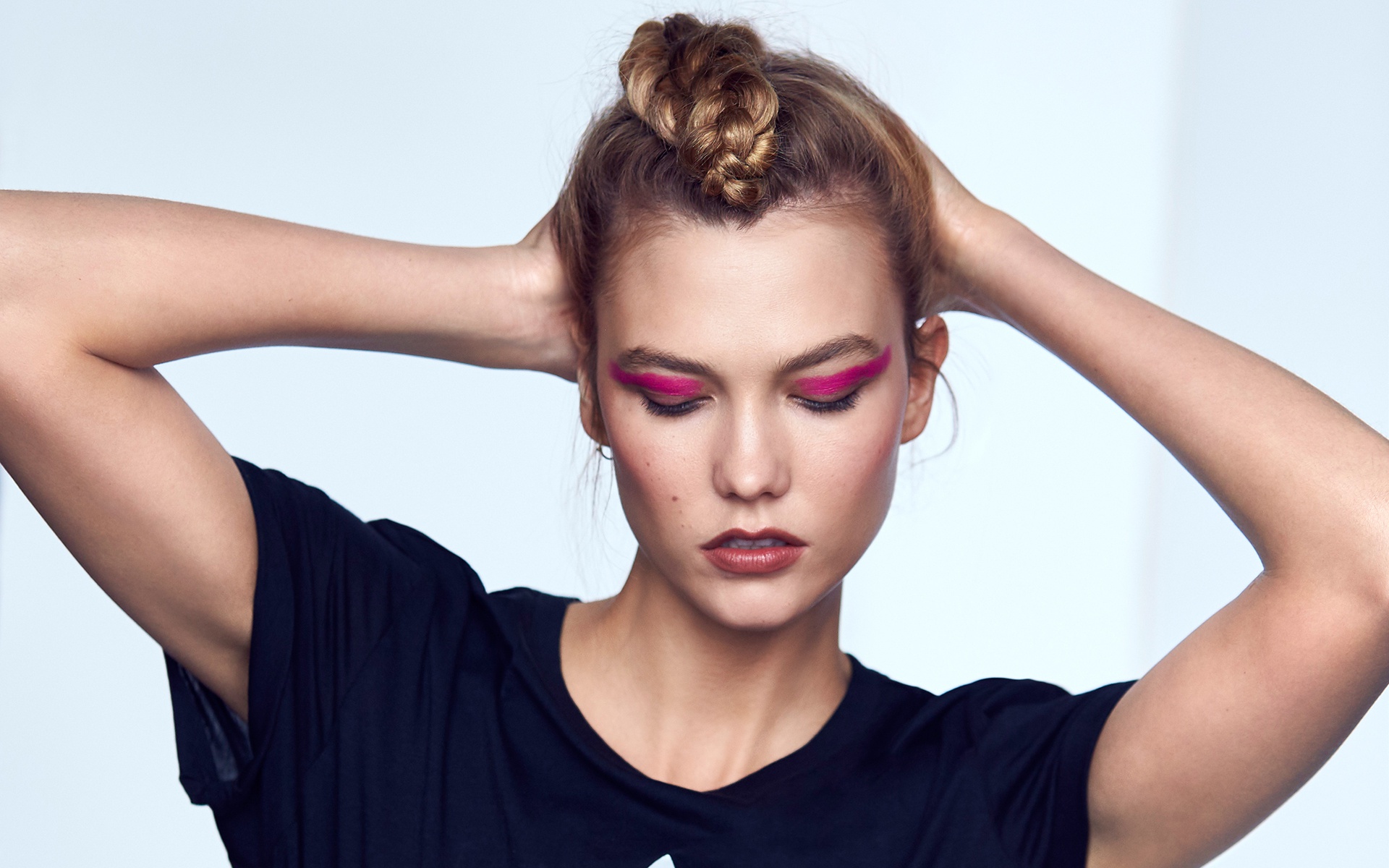 Download mobile wallpaper Model, Makeup, American, Celebrity, Karlie Kloss for free.
