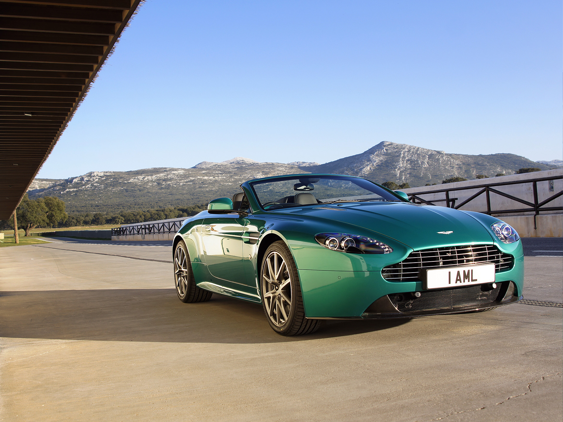 Descarga gratis la imagen Aston Martin, Aston Martin V8 Vantage, Vehículos en el escritorio de tu PC