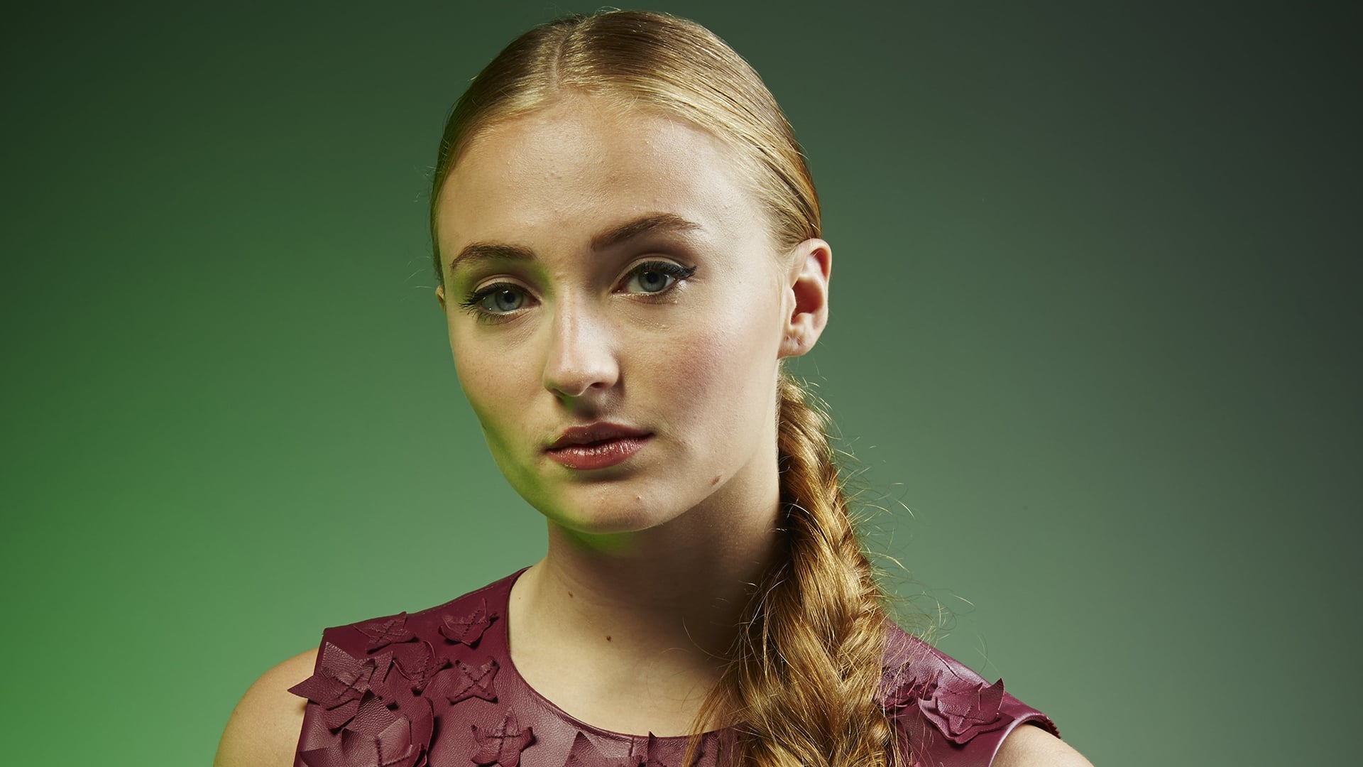 Download mobile wallpaper Redhead, Face, Blue Eyes, Braid, Celebrity, Actress, Sophie Turner for free.