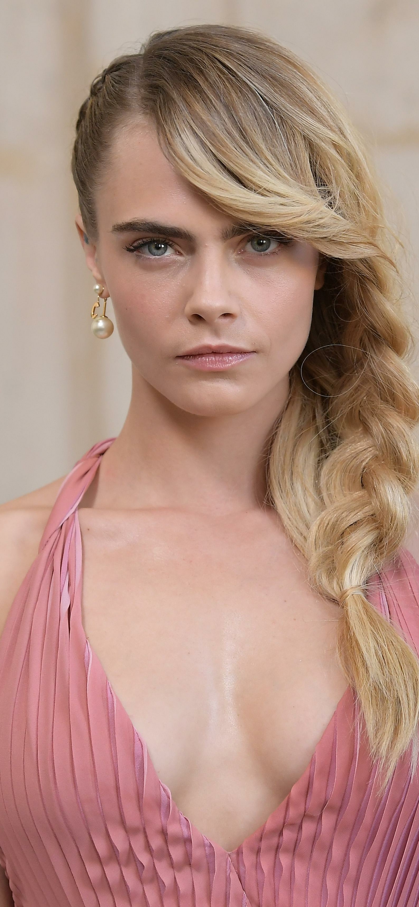 Download mobile wallpaper Blonde, English, Model, Blue Eyes, Braid, Celebrity, Actress, Cara Delevingne for free.