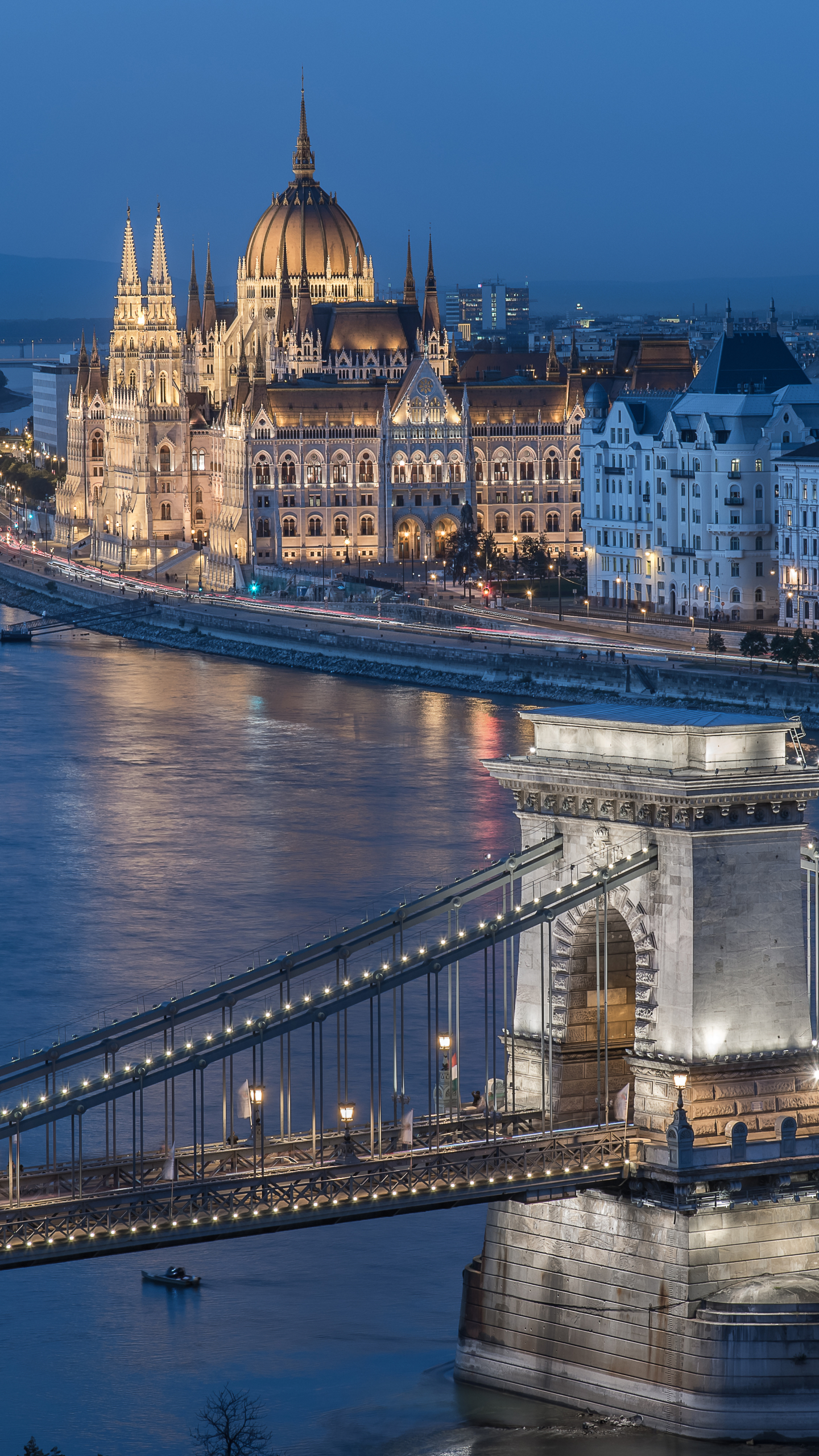 Handy-Wallpaper Gebäude, Fluss, Brücke, Ungarn, Budapest, Nacht, Monumente, Donau, Menschengemacht, Parlamentsgebäude (Budapest), Kettenbrücke kostenlos herunterladen.