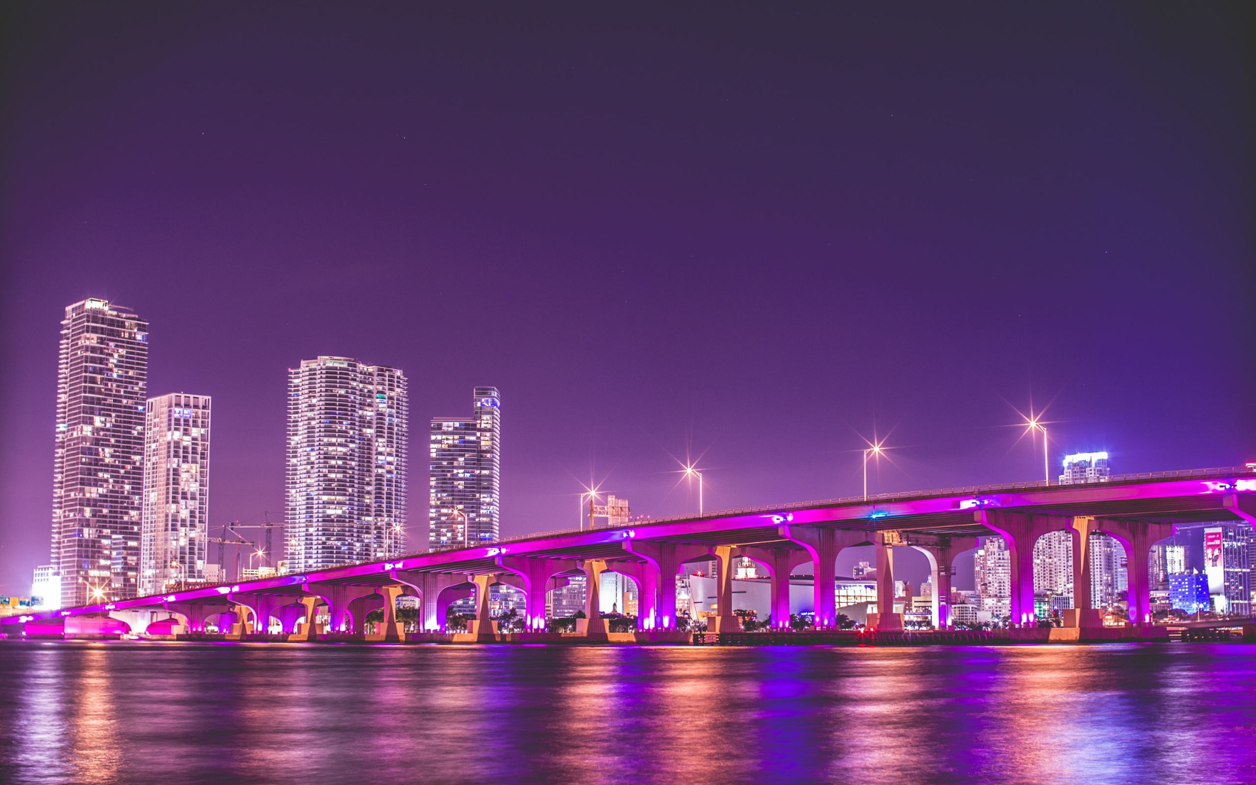 Descarga gratuita de fondo de pantalla para móvil de Puentes, Ciudad, Rascacielos, Luz, Puente, Púrpura, Paisaje Urbano, Miami, Florida, Hecho Por El Hombre.