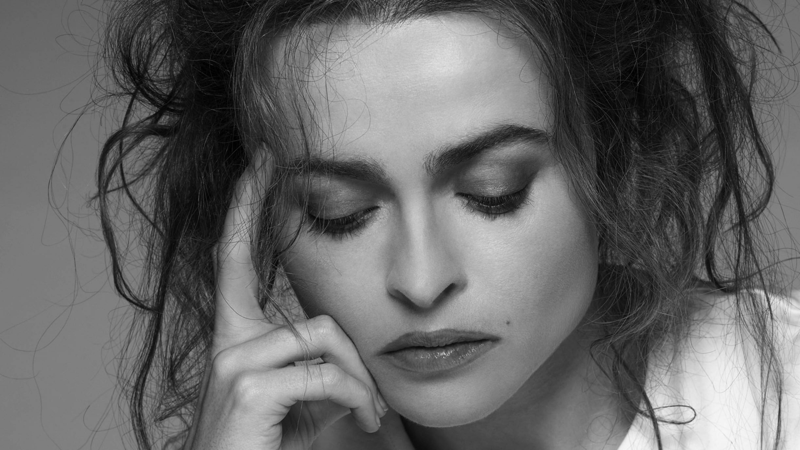 Handy-Wallpaper Schwarz Weiß, Berühmtheiten, Darstellerin, Helena Bonham Carter kostenlos herunterladen.