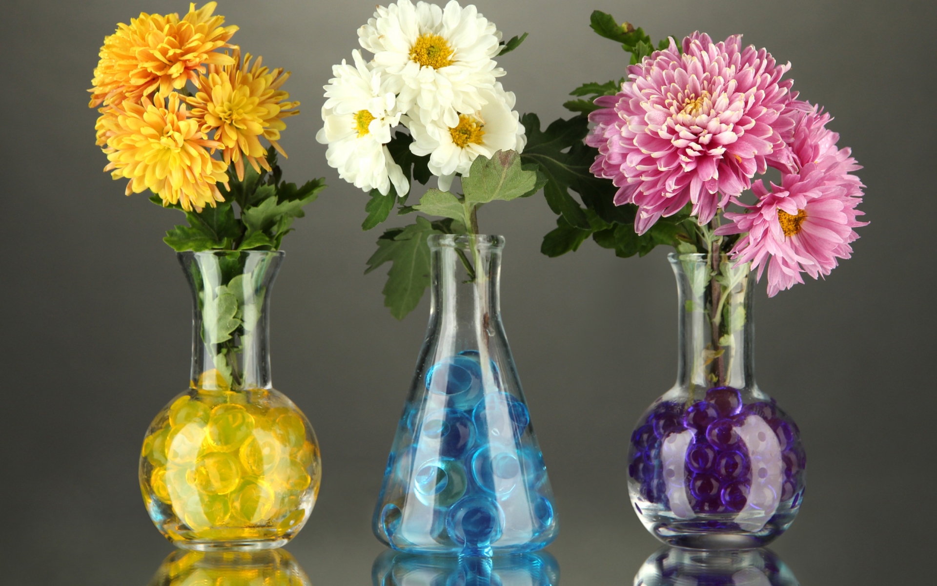 PCデスクトップに花, 色, 花瓶, カラフル, 春, パステル, 黄色い花, 白い花, マンメイド, ピンクの花画像を無料でダウンロード