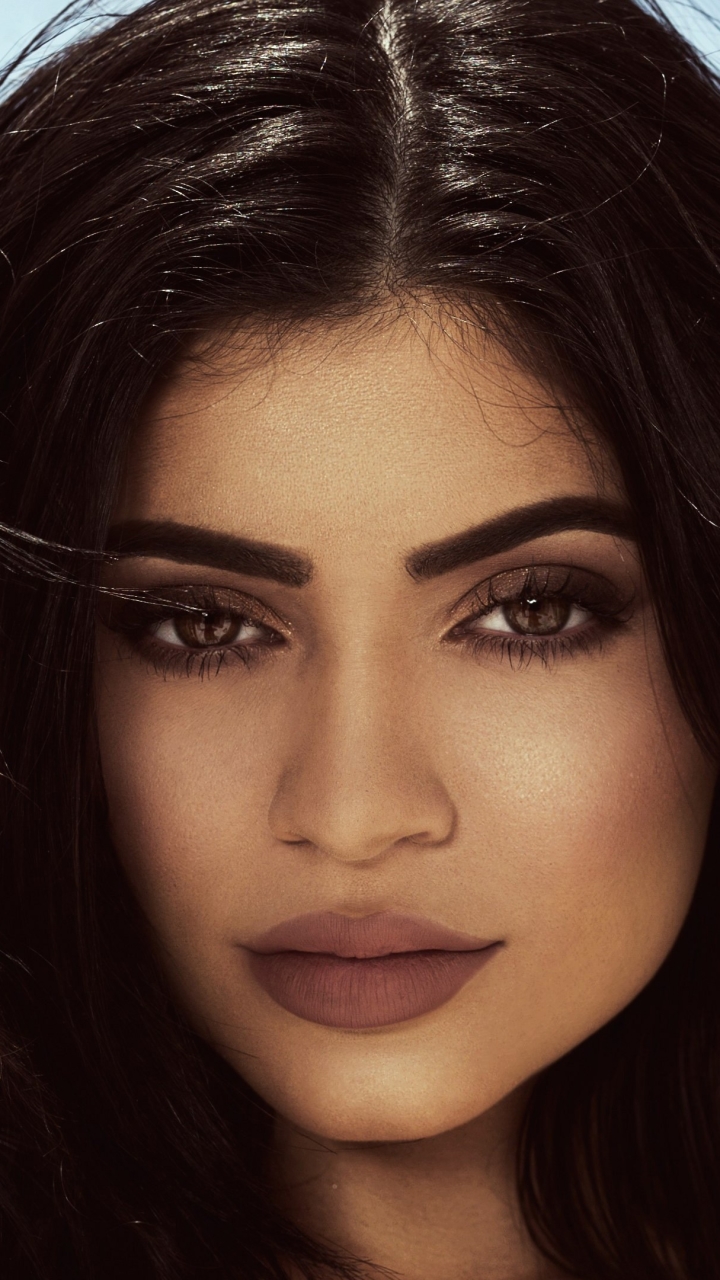 Handy-Wallpaper Gesicht, Brünette, Modell, Berühmtheiten, Haselnussbraune Augen, Kylie Jenner kostenlos herunterladen.