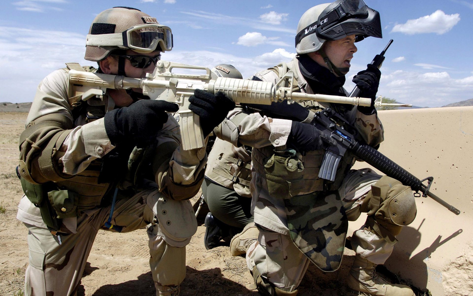 Baixar papel de parede para celular de Soldado, Militar, Pistola, Arma gratuito.