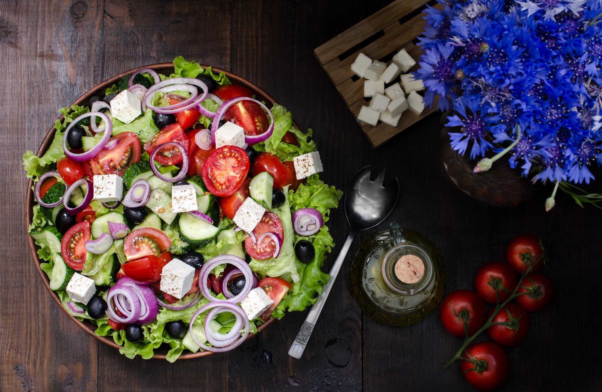 Laden Sie das Salat, Tomate, Käse, Nahrungsmittel, Stillleben-Bild kostenlos auf Ihren PC-Desktop herunter