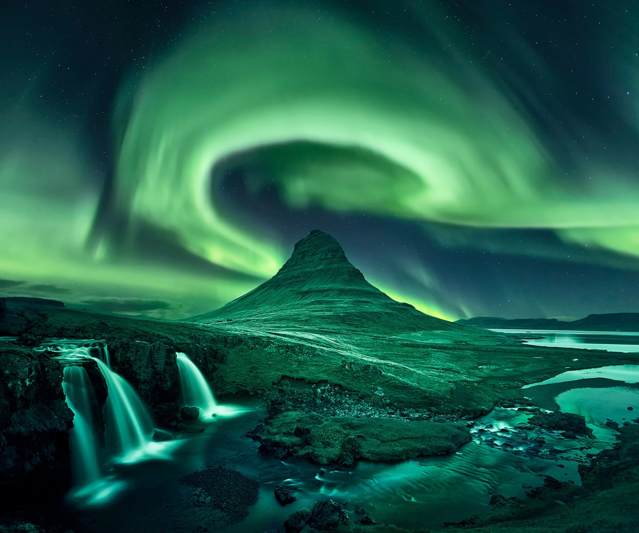 Скачать картинку Природа, Ночь, Исландия, Земля/природа, Киркьюфетль в телефон бесплатно.