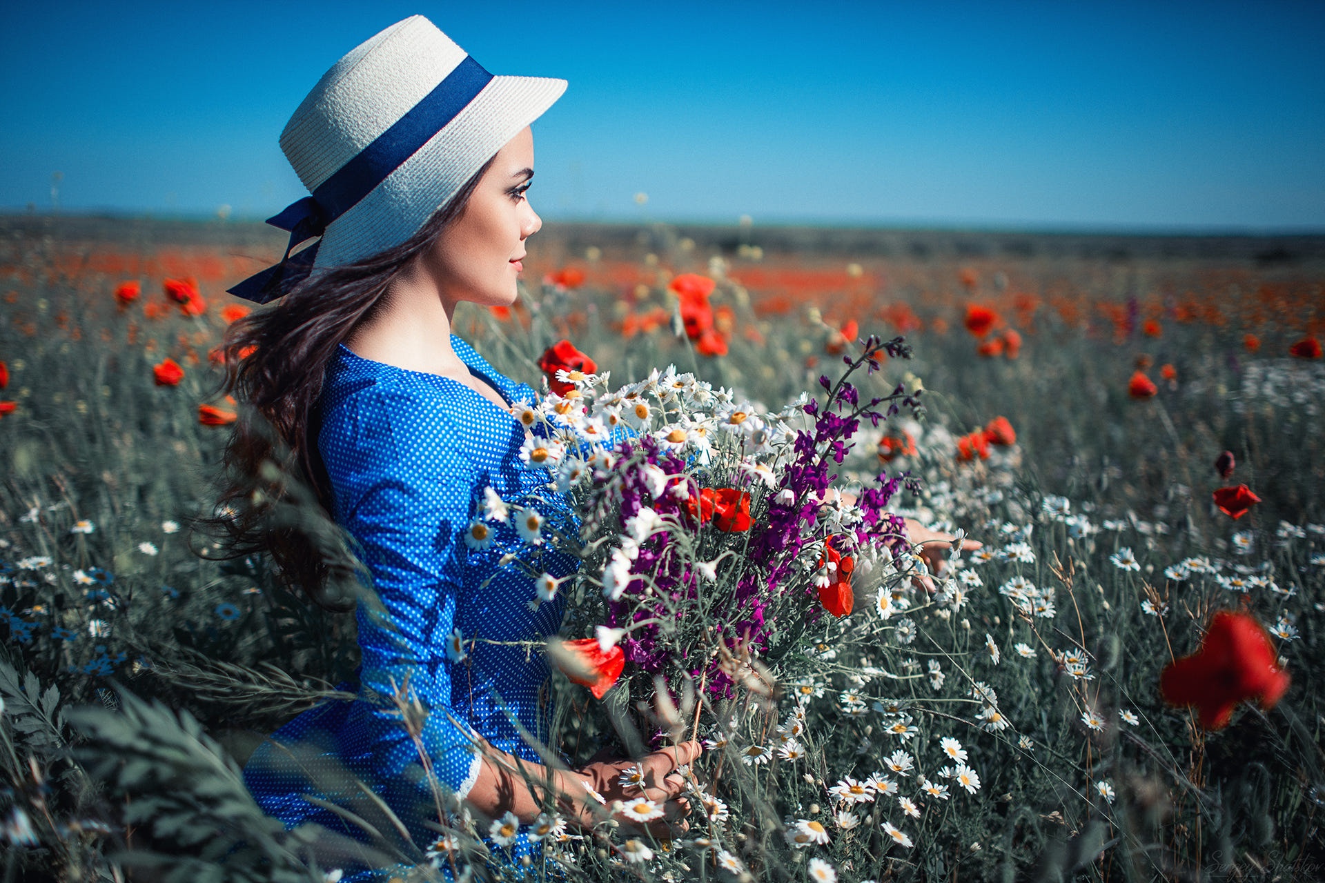 Download mobile wallpaper Nature, Summer, Flower, Bouquet, Field, Hat, Brunette, Model, Women, Blue Dress for free.