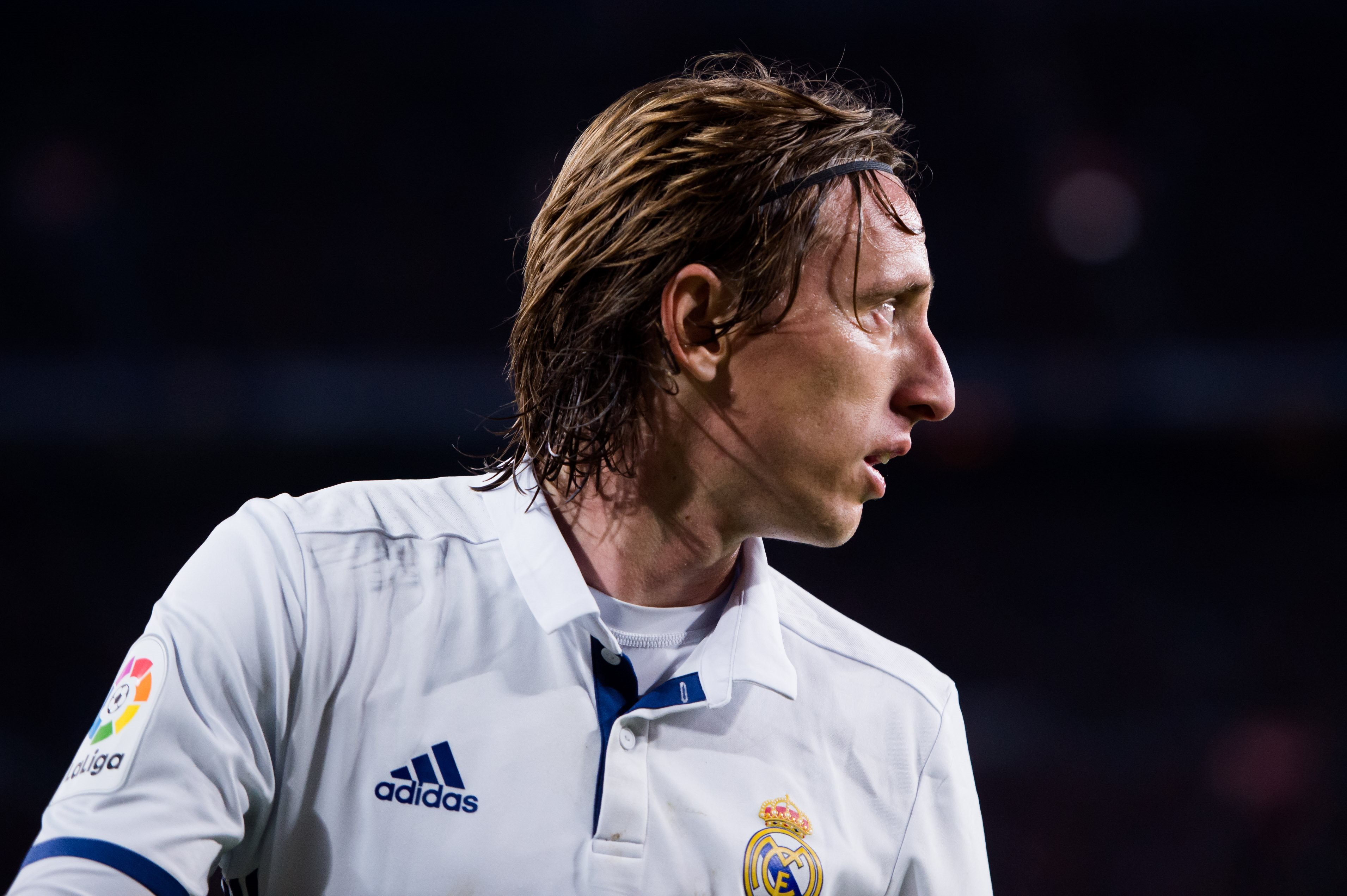 Download mobile wallpaper Sports, Soccer, Real Madrid C F, Luka Modrić for free.