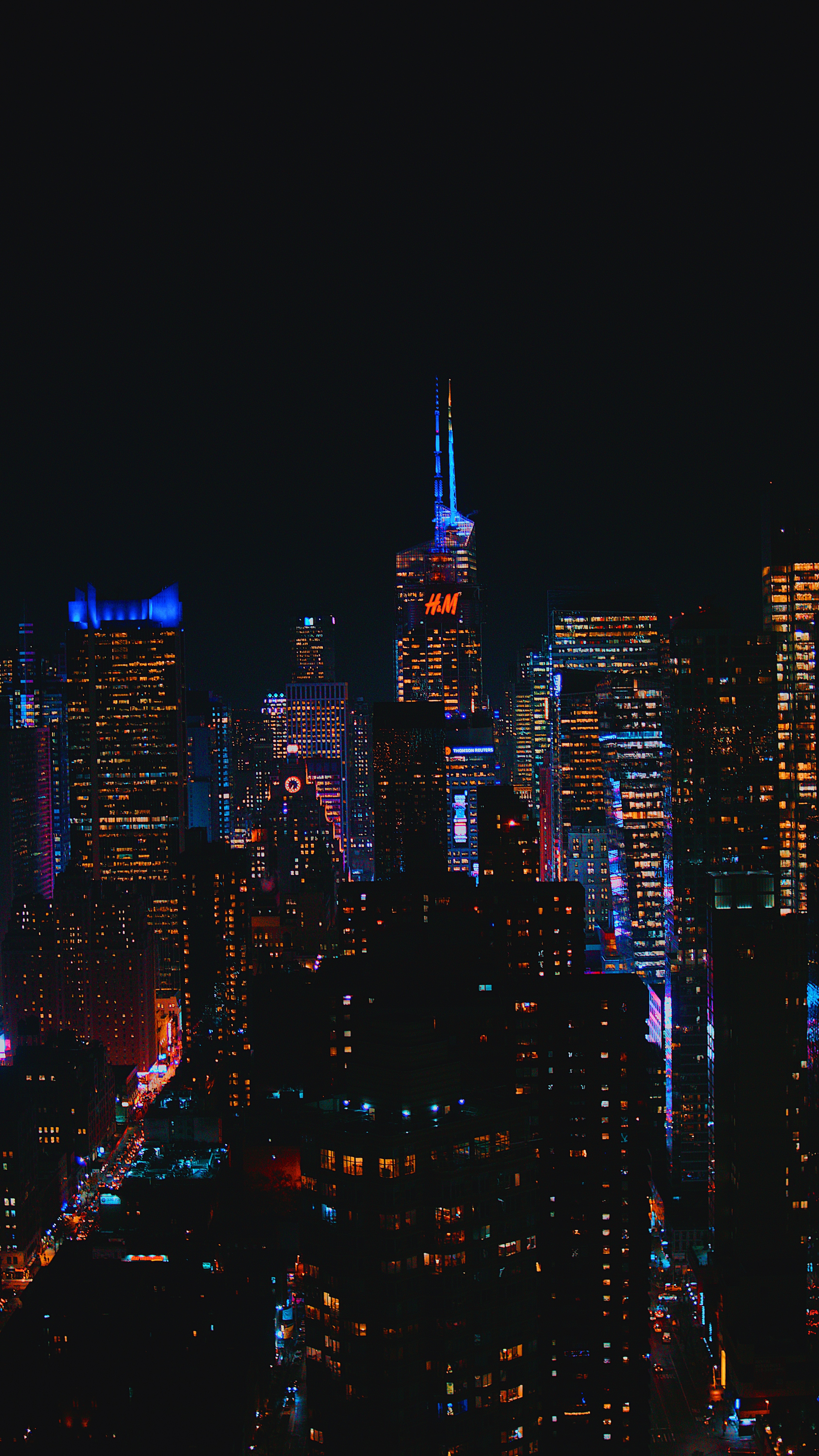 121799 descargar fondo de pantalla ciudades, rascacielos, noche, edificio, ciudad de noche, ciudad nocturna, luces de la ciudad: protectores de pantalla e imágenes gratis
