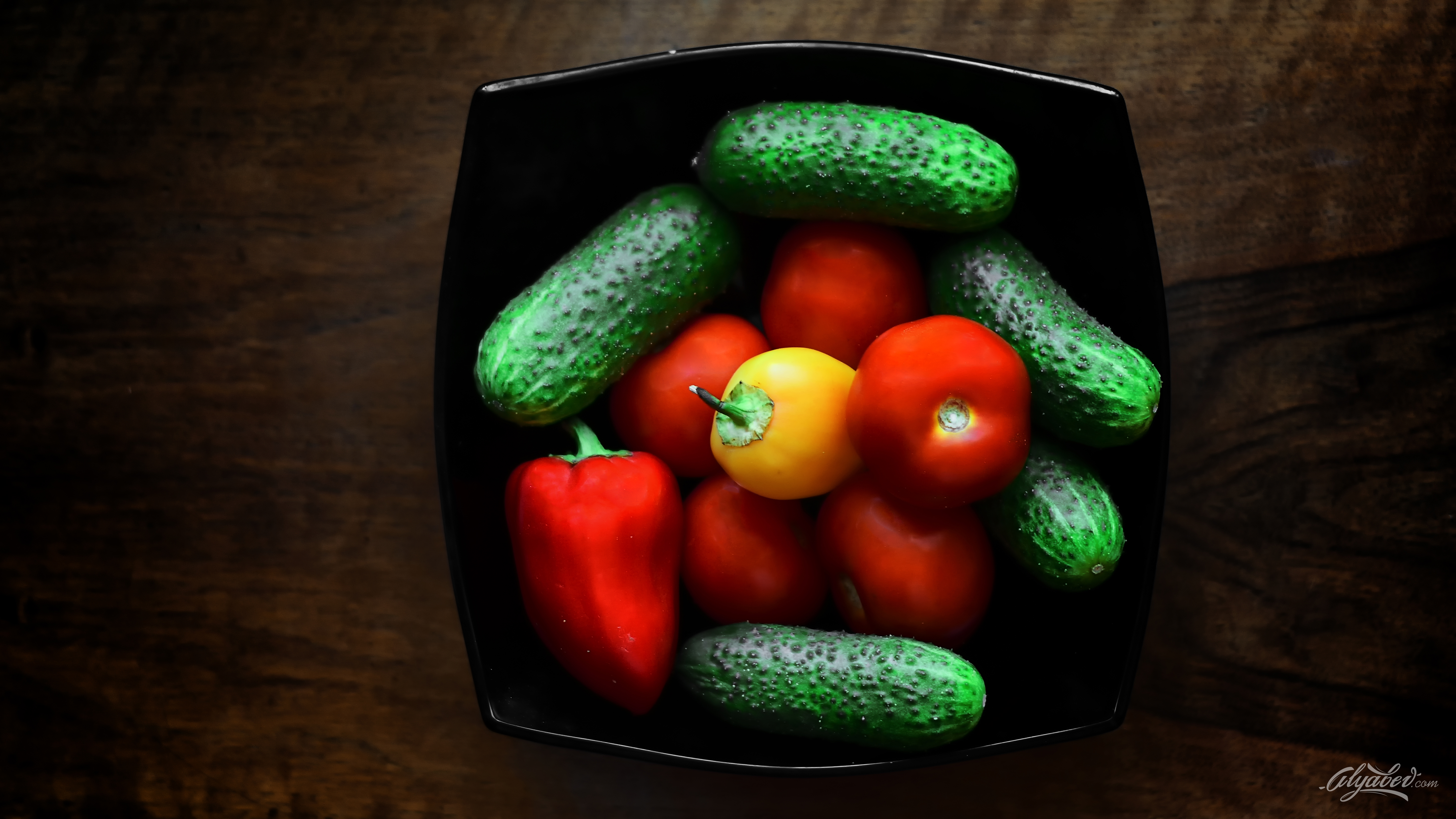 389196 завантажити картинку харчування, фрукти та овочі, перець, маринований огірок, червоний, натюрморт, помідор, фрукти - шпалери і заставки безкоштовно