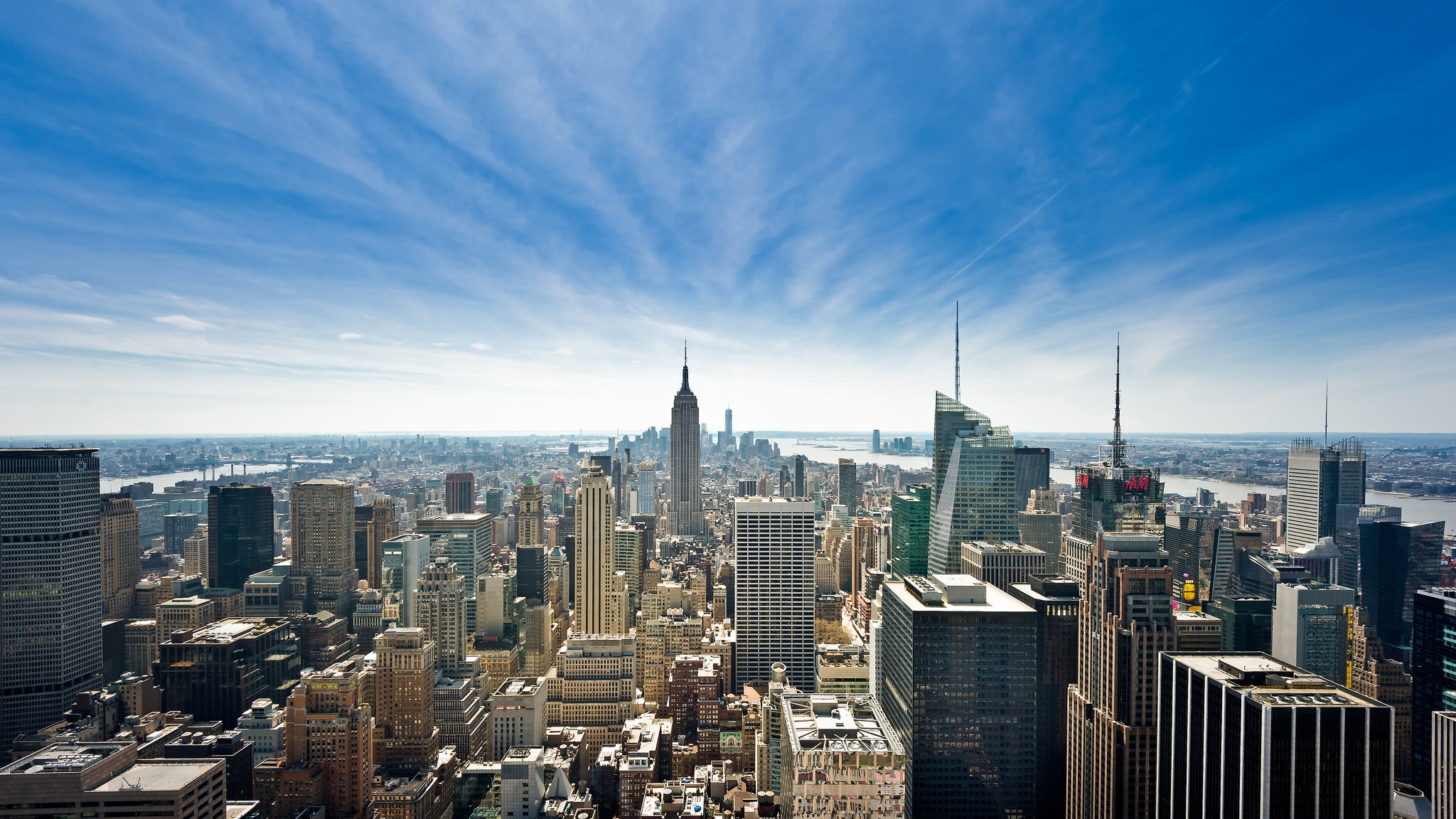 Скачать картинку Города, Небо, Город, Сша, Здание, Городской Пейзаж, Нью Йорк, Небоскрёб, Сделано Человеком, Манхэттен в телефон бесплатно.