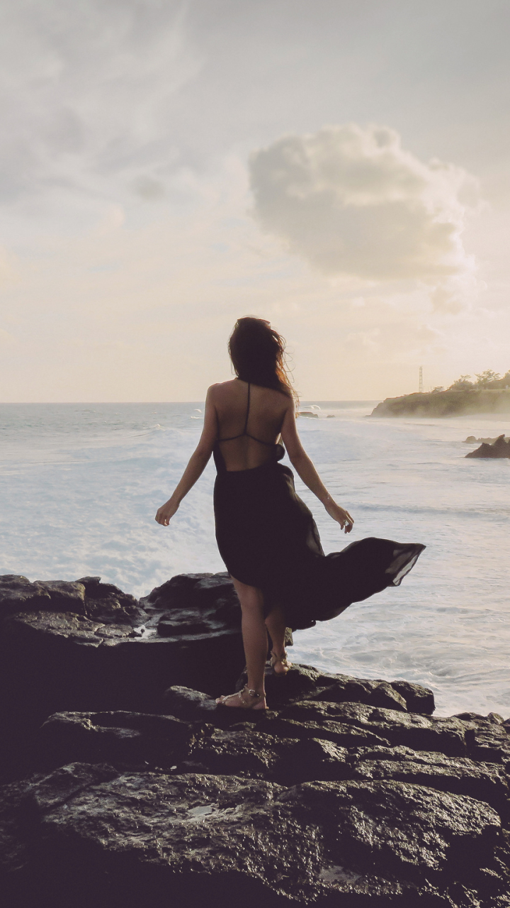 Descarga gratuita de fondo de pantalla para móvil de Playa, Morena, Océano, Mujeres, De Atrás.