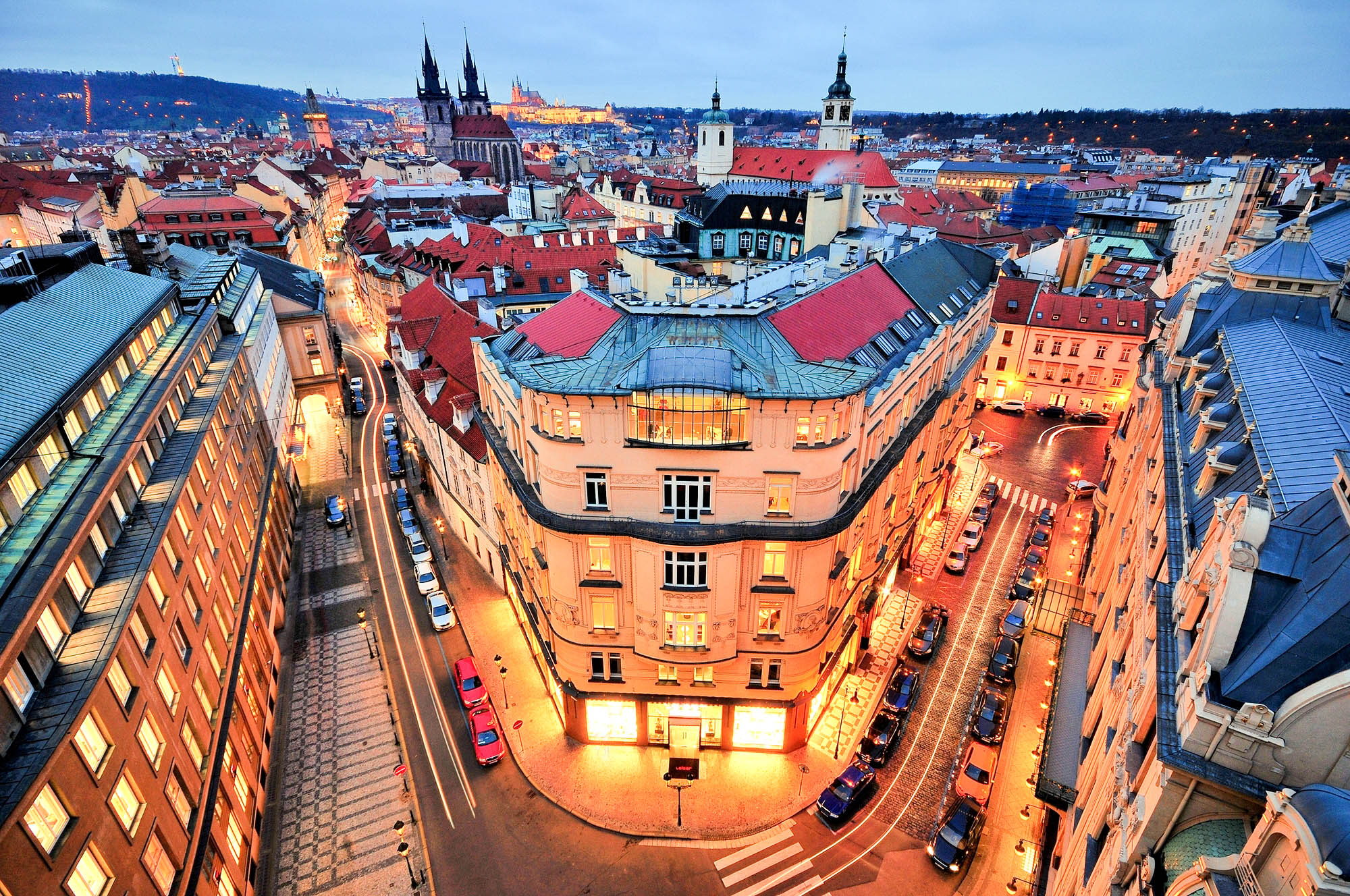Скачать обои бесплатно Город, Сумерки, Прага, Сделано Человеком картинка на рабочий стол ПК