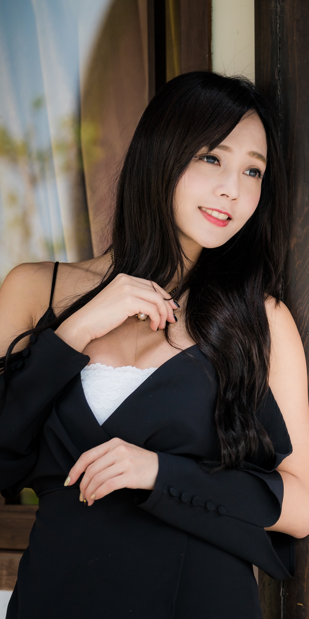 Download mobile wallpaper Smile, Model, Women, Asian, Black Hair for free.