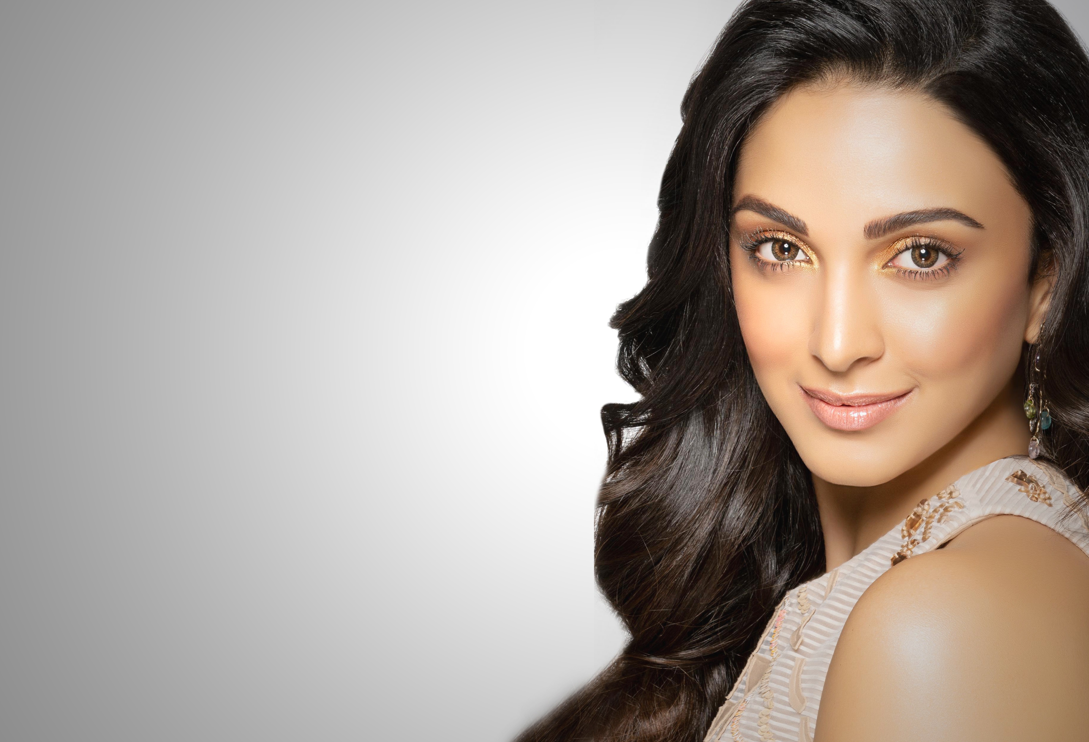 Free download wallpaper Face, Brunette, Indian, Celebrity, Actress, Bollywood, Kiara Advani on your PC desktop