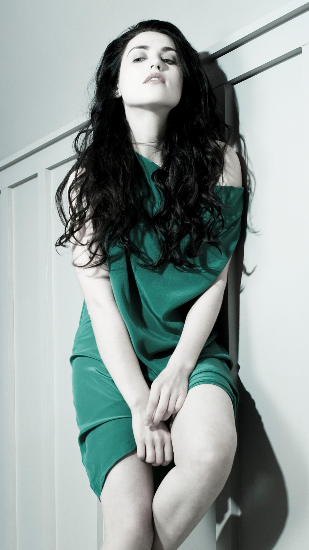 Download mobile wallpaper Celebrity, Canadian, Black Hair, Actress, Katie Mcgrath for free.