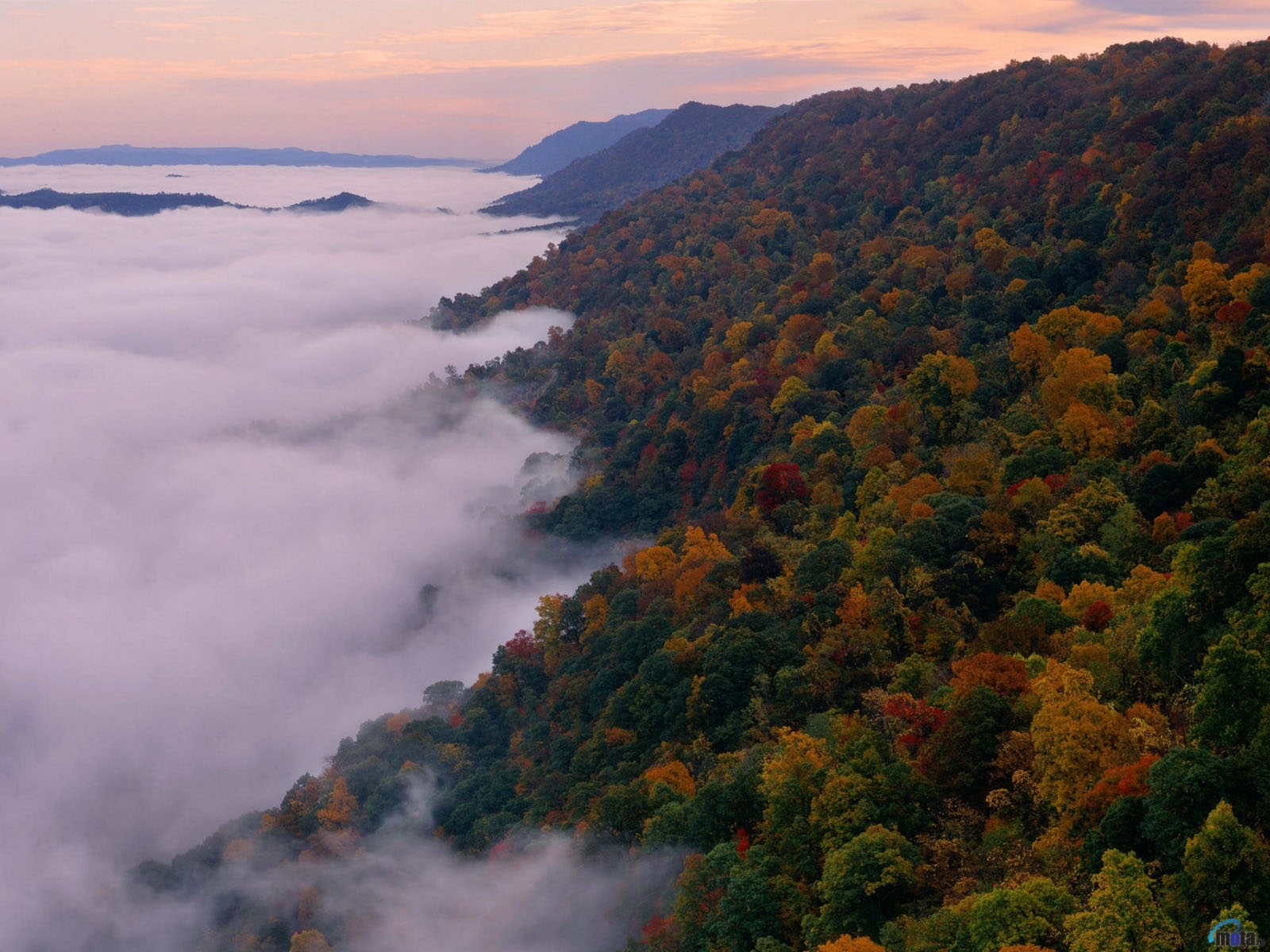 PCデスクトップに山脈, 秋, 風景画像を無料でダウンロード