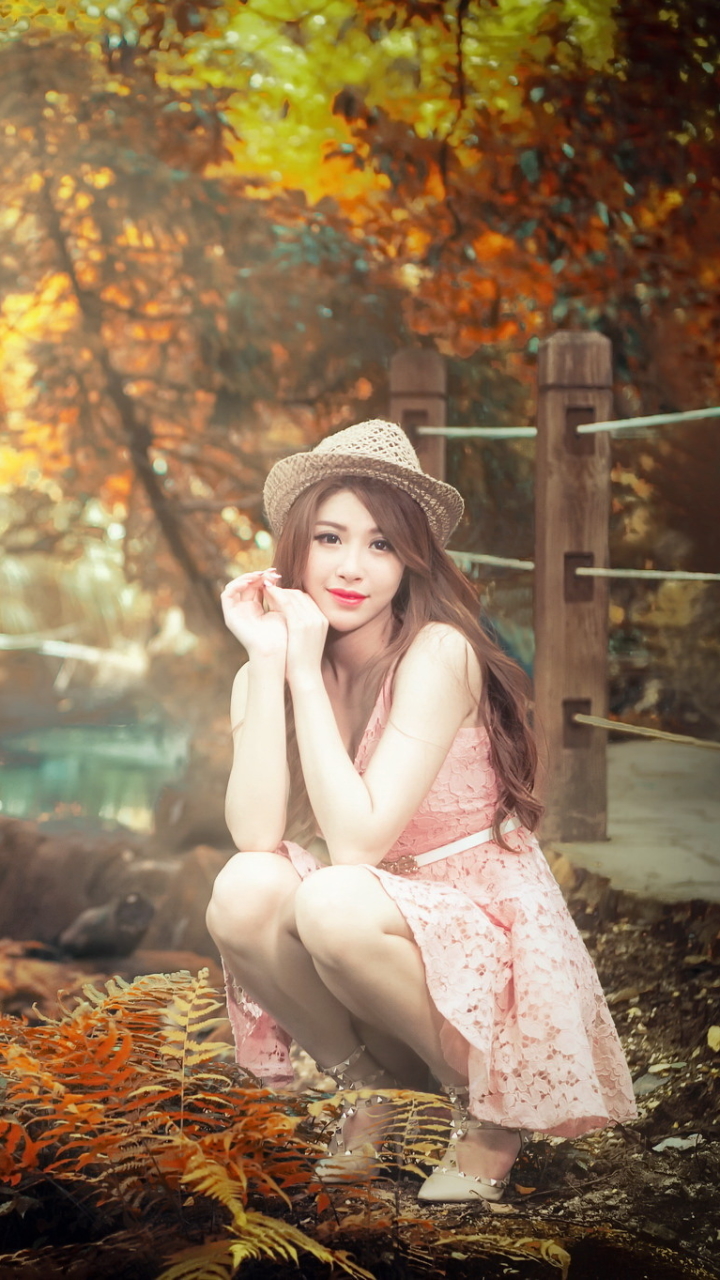 Download mobile wallpaper Fall, Hat, Brunette, Model, Women, Asian, Sunbeam, Lipstick, Outdoor, Sunbean for free.