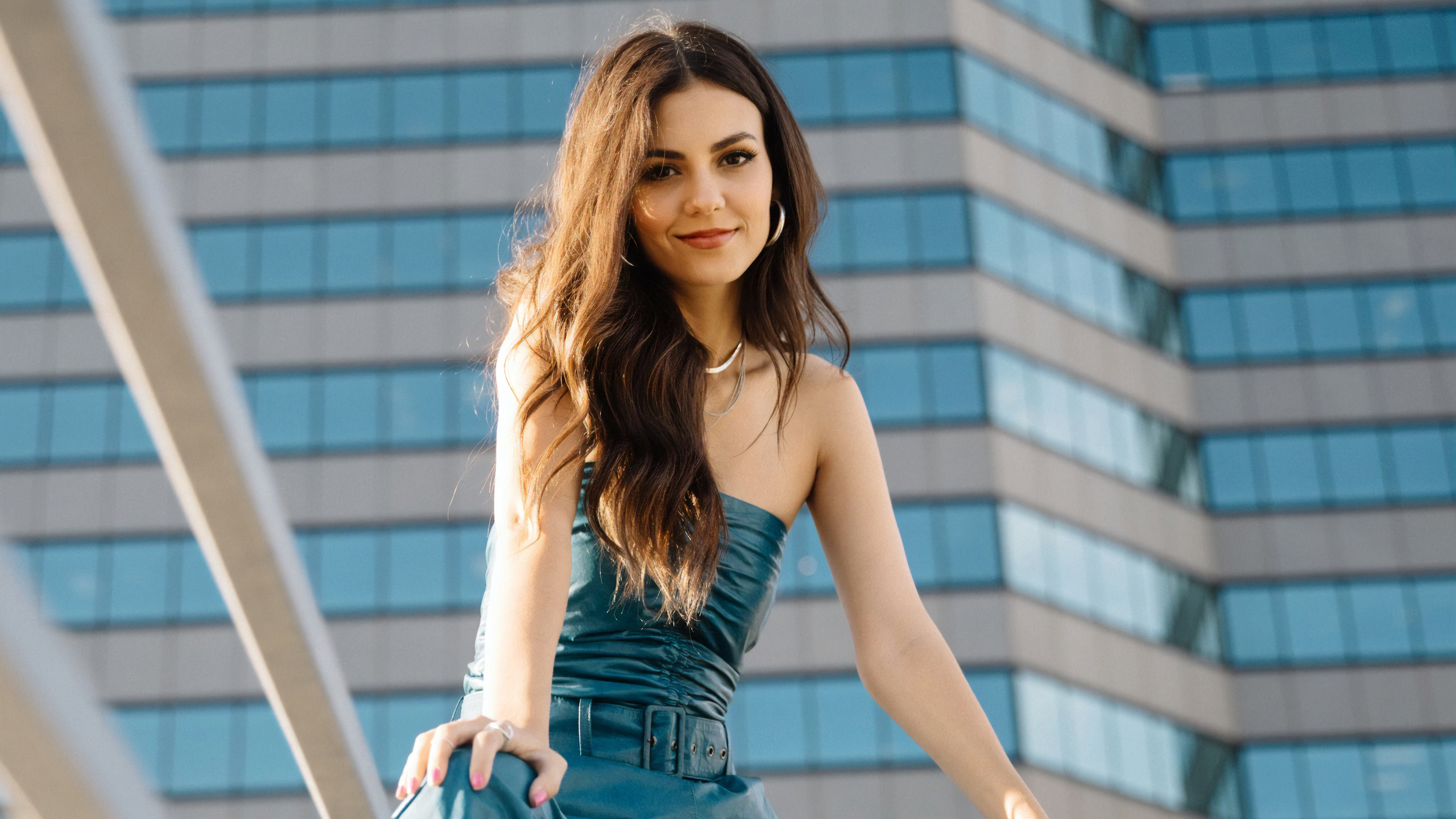 Download mobile wallpaper Singer, Brunette, American, Celebrity, Long Hair, Actress, Victoria Justice for free.