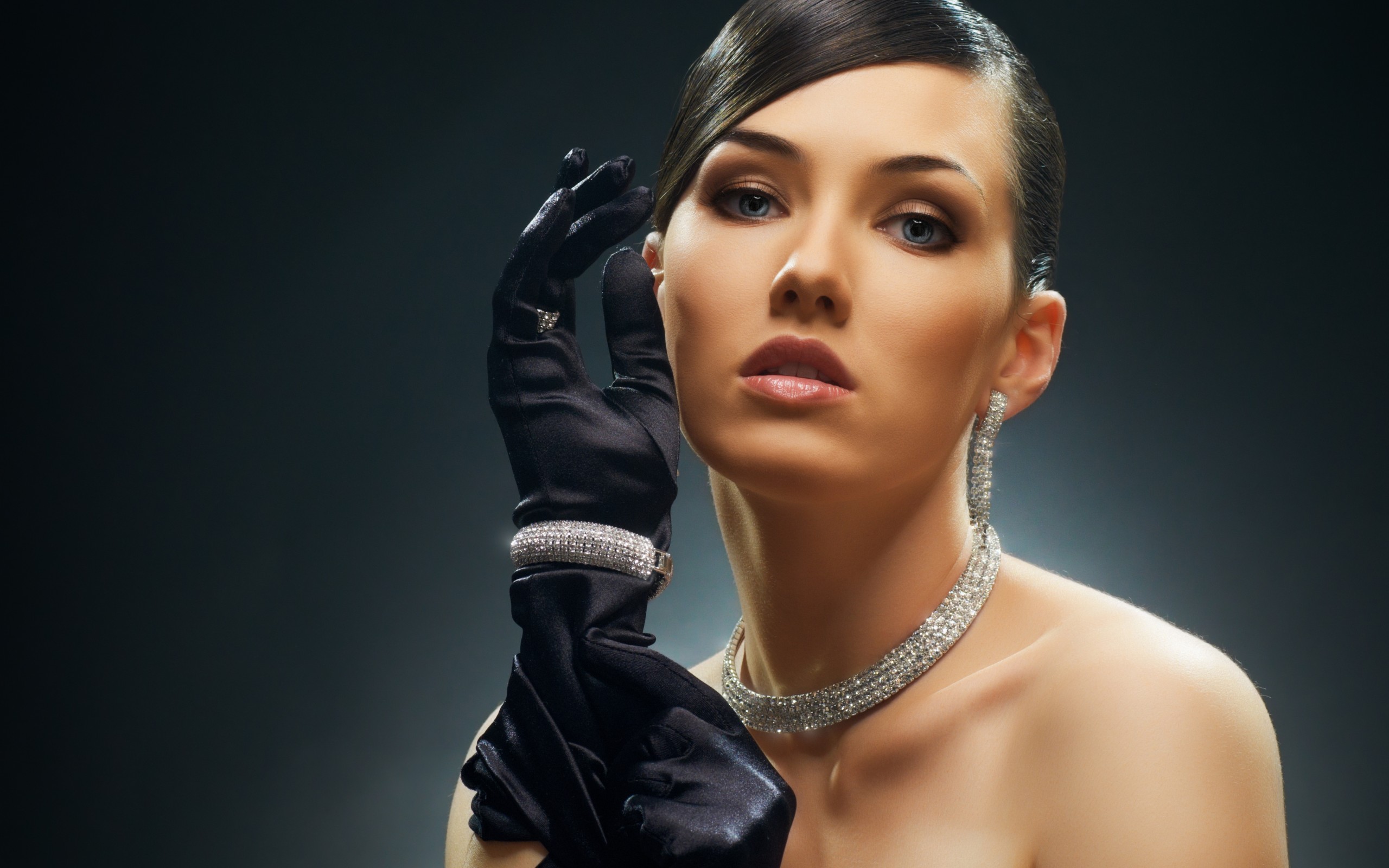 Handy-Wallpaper Handschuh, Modell, Frauen, Ohrringe kostenlos herunterladen.