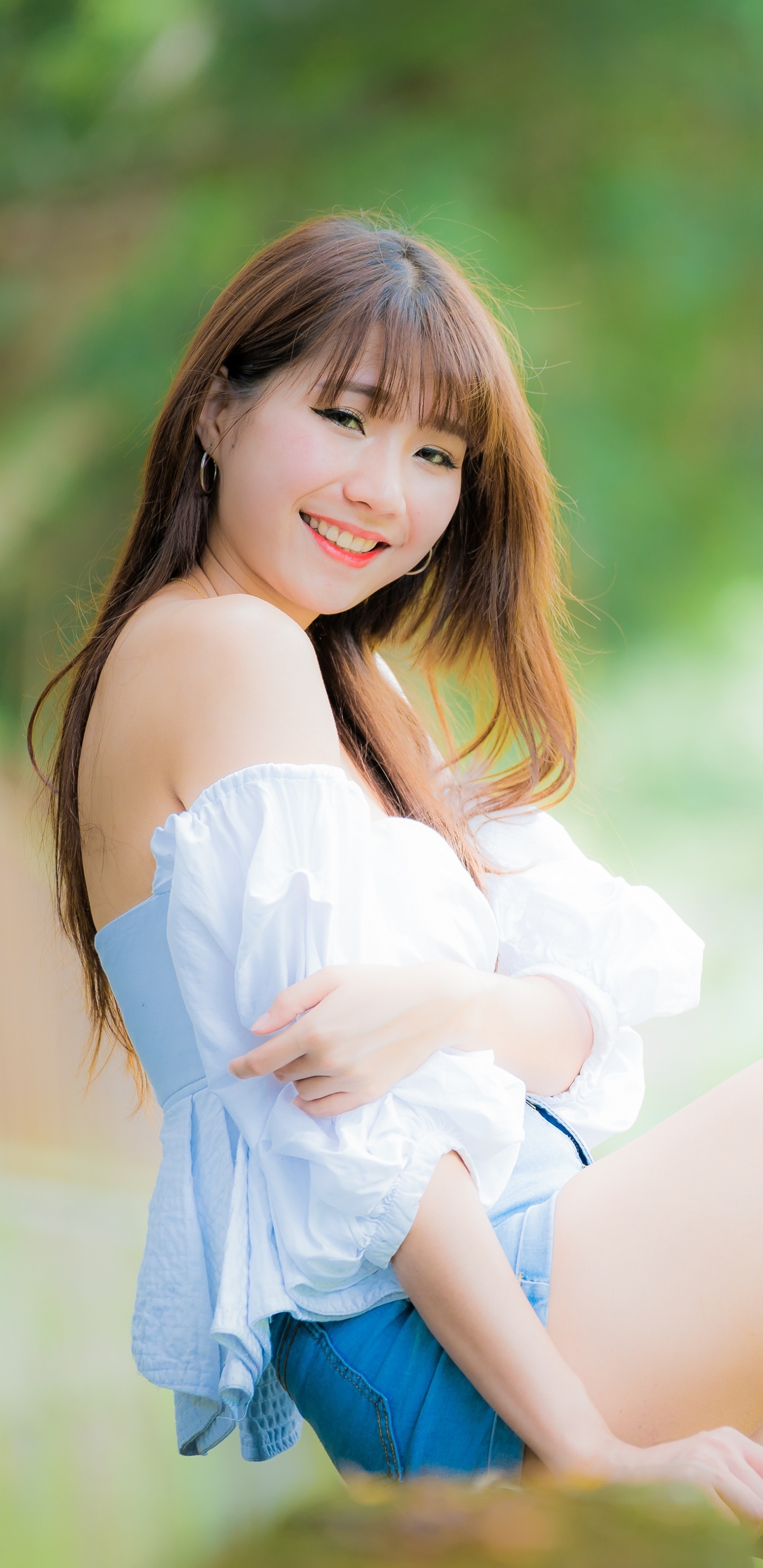 Download mobile wallpaper Smile, Brunette, Model, Women, Asian, Depth Of Field for free.