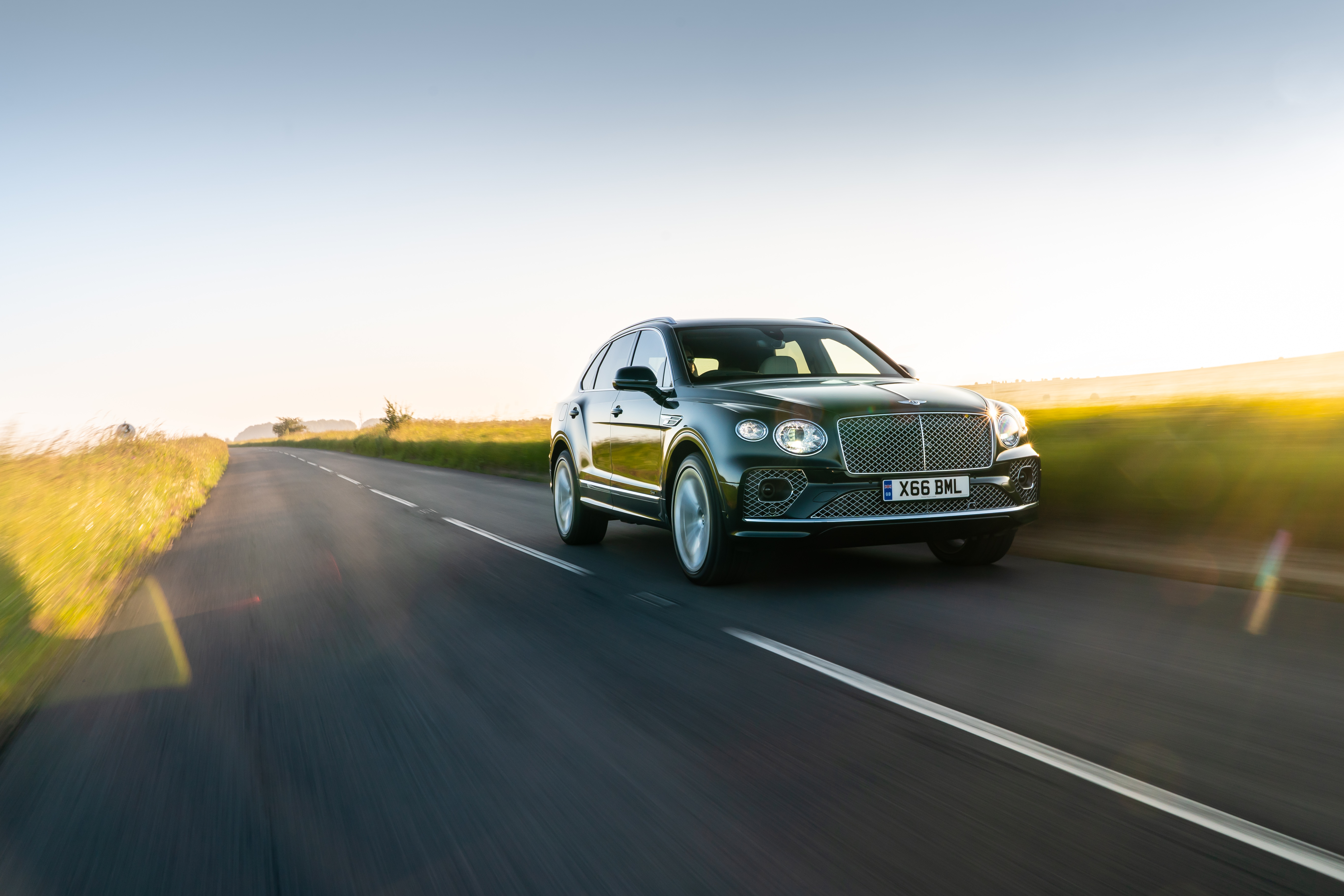 Laden Sie Bentley Bentayga Hybrid HD-Desktop-Hintergründe herunter