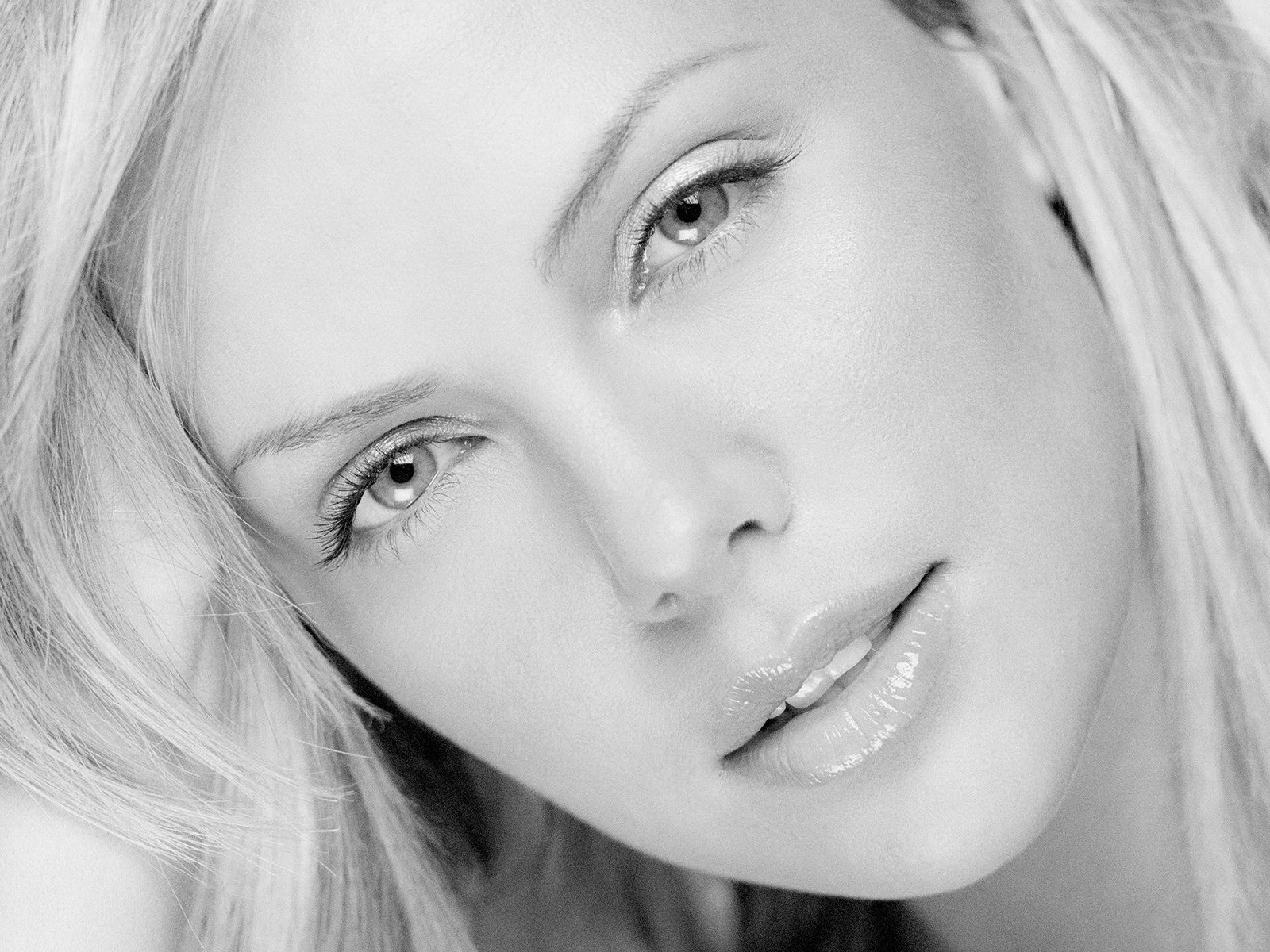 Download mobile wallpaper Charlize Theron, Celebrity for free.