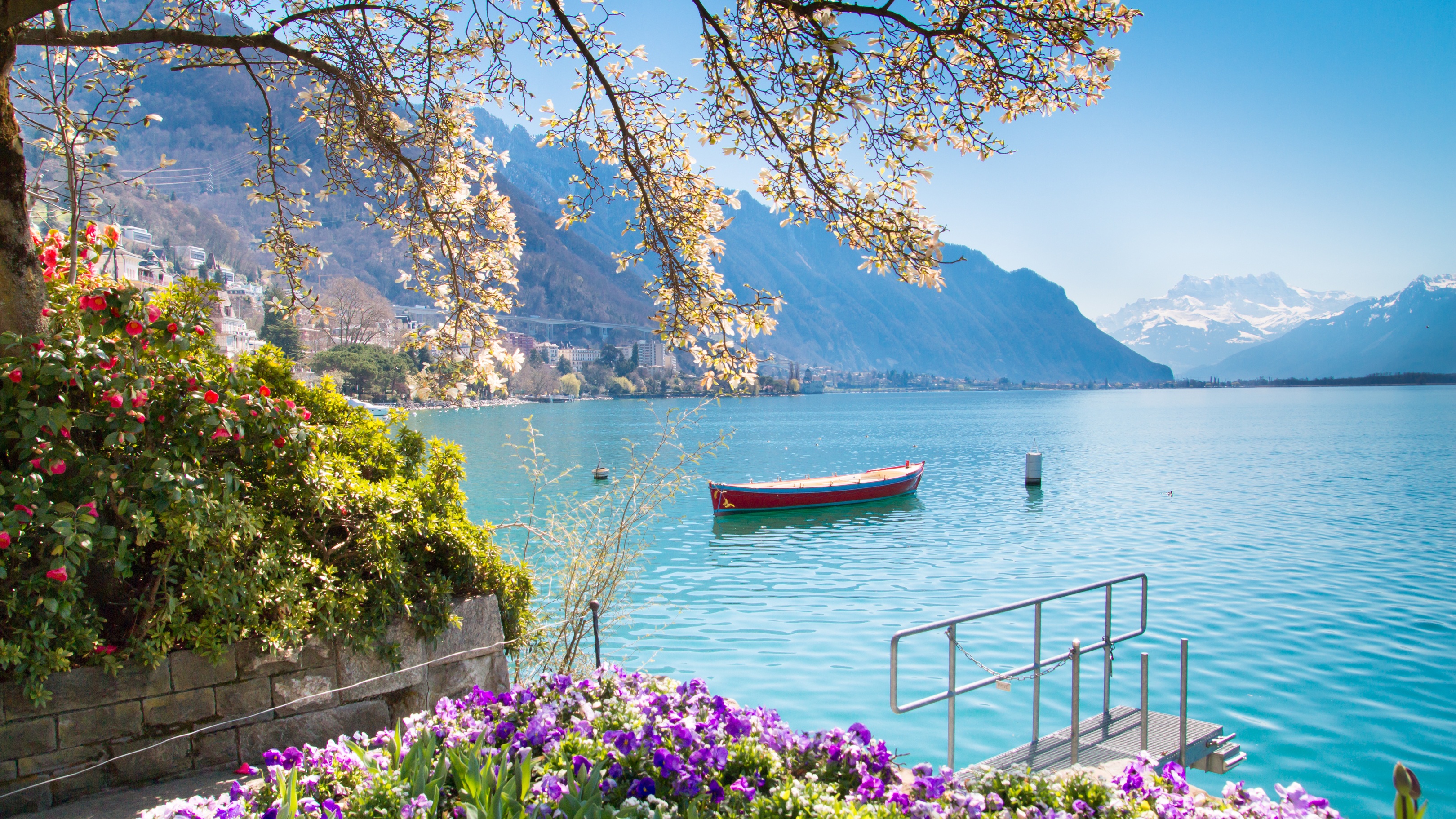 Скачать картинку Озера, Гора, Озеро, Лодка, Швейцария, Фотографии, Монтрё в телефон бесплатно.