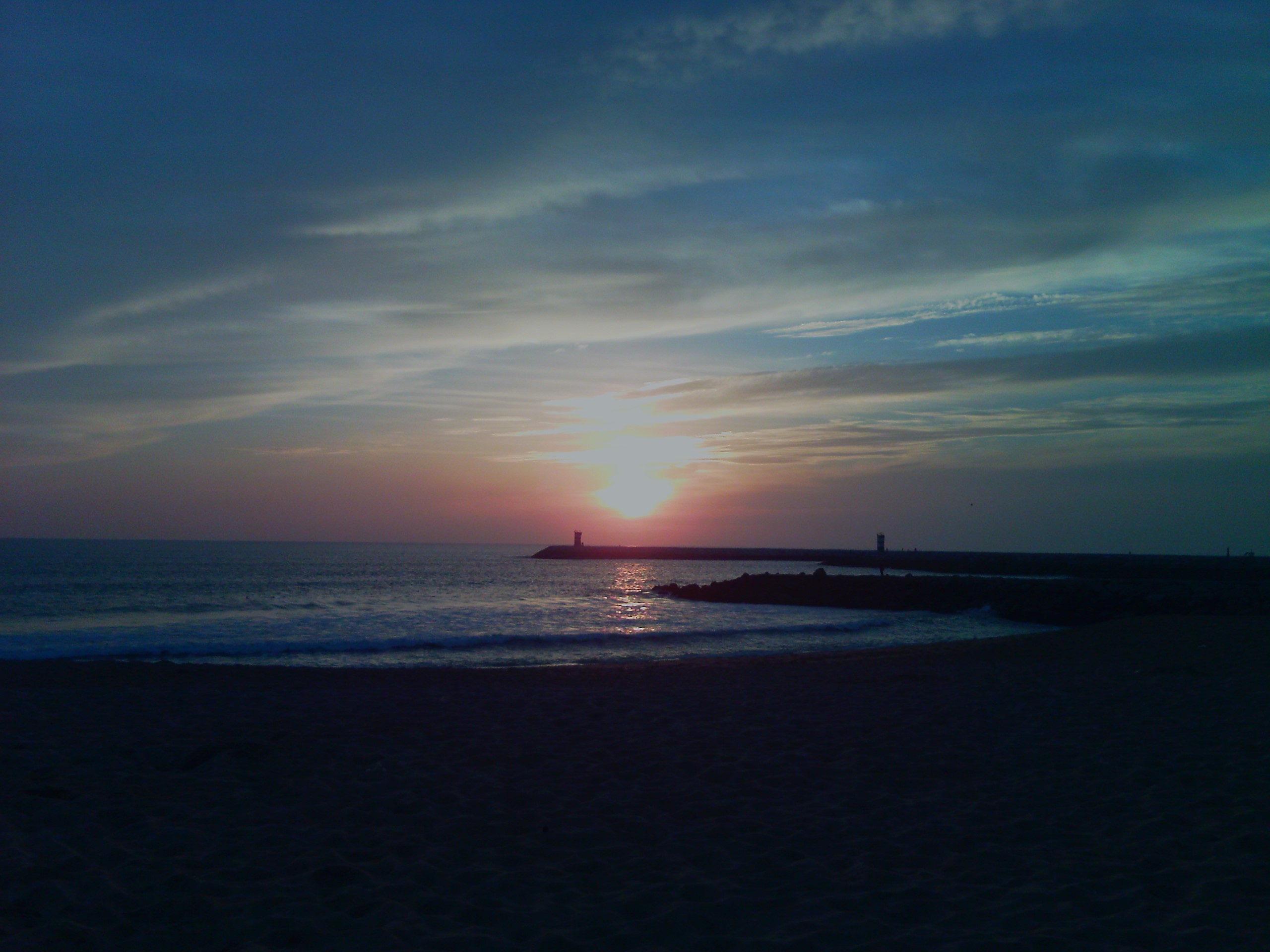 Скачать картинку Море, Закат Солнца, Пляж, Океан, Земля/природа в телефон бесплатно.
