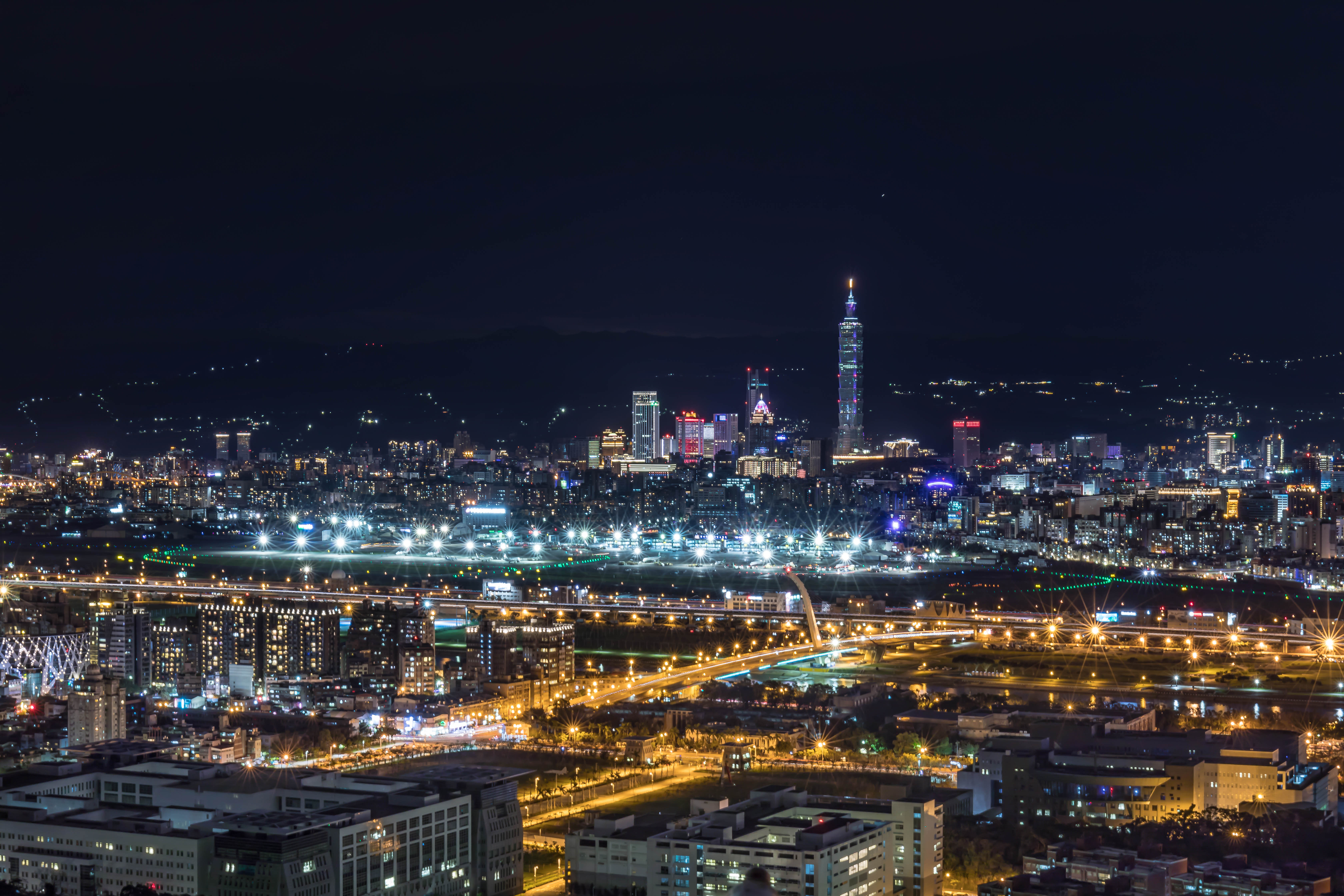 Descarga gratis la imagen Ciudades, Vista Desde Arriba, Ciudad Nocturna, Luces De La Ciudad, Taiwán Taipei, Rascacielos, Ciudad De Noche en el escritorio de tu PC