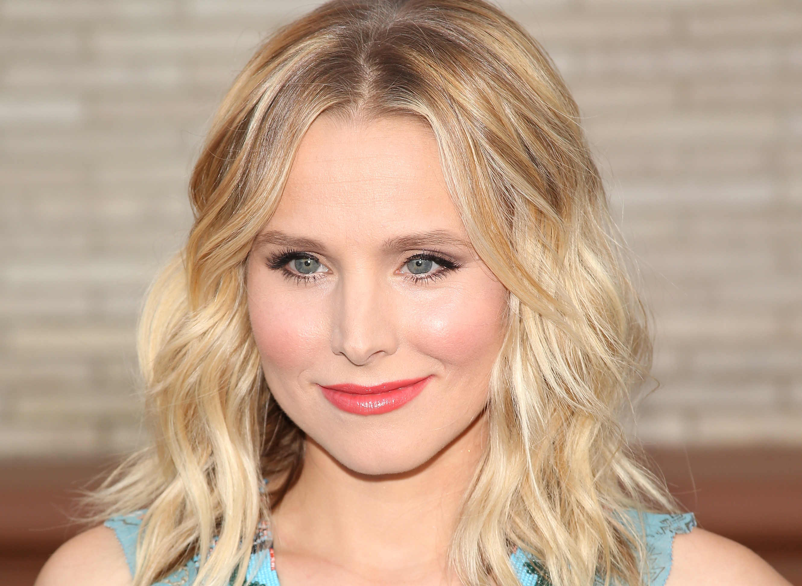 Download mobile wallpaper Blonde, Face, Blue Eyes, Celebrity, Kristen Bell, Actress for free.