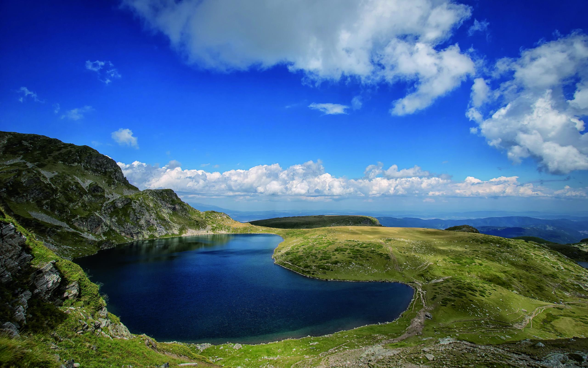 490234 скачать обои земля/природа, озеро, болгария, облака, ландшафт, гора, озера - заставки и картинки бесплатно