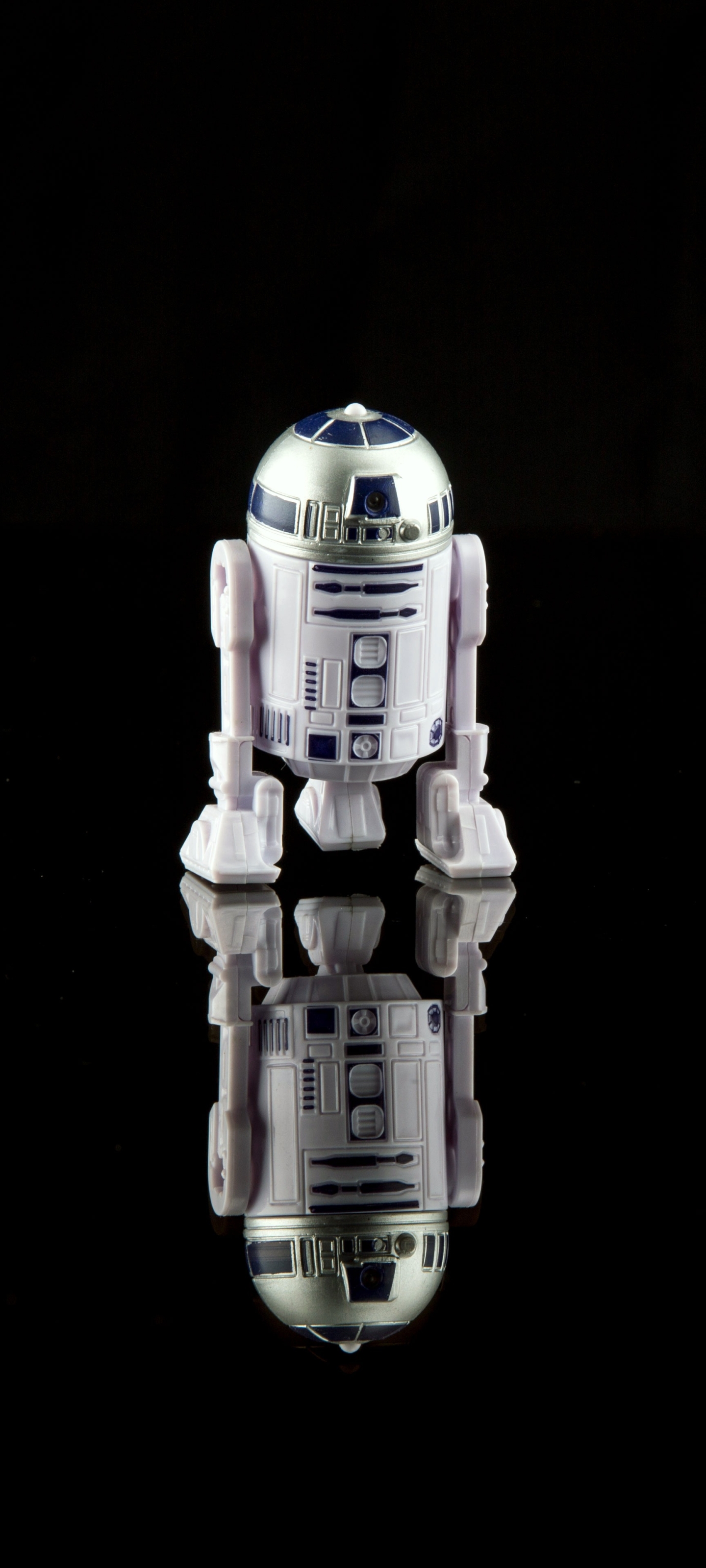 Download mobile wallpaper Star Wars, Reflection, Toy, Man Made, R2 D2, Minimalist, Droid for free.