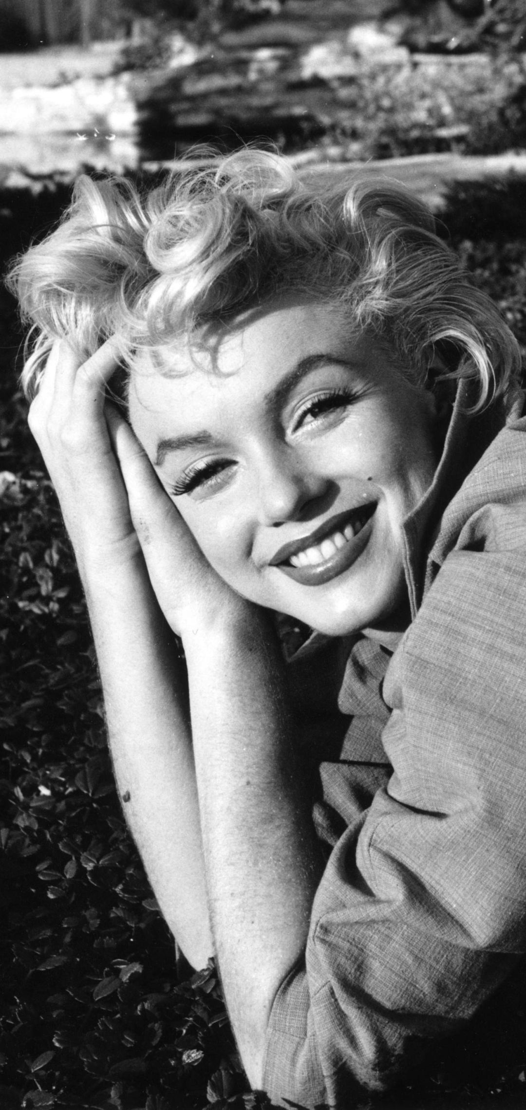 Descarga gratuita de fondo de pantalla para móvil de Marilyn Monroe, Sonreír, Blanco Y Negro, Blanco Negro, Celebridades.