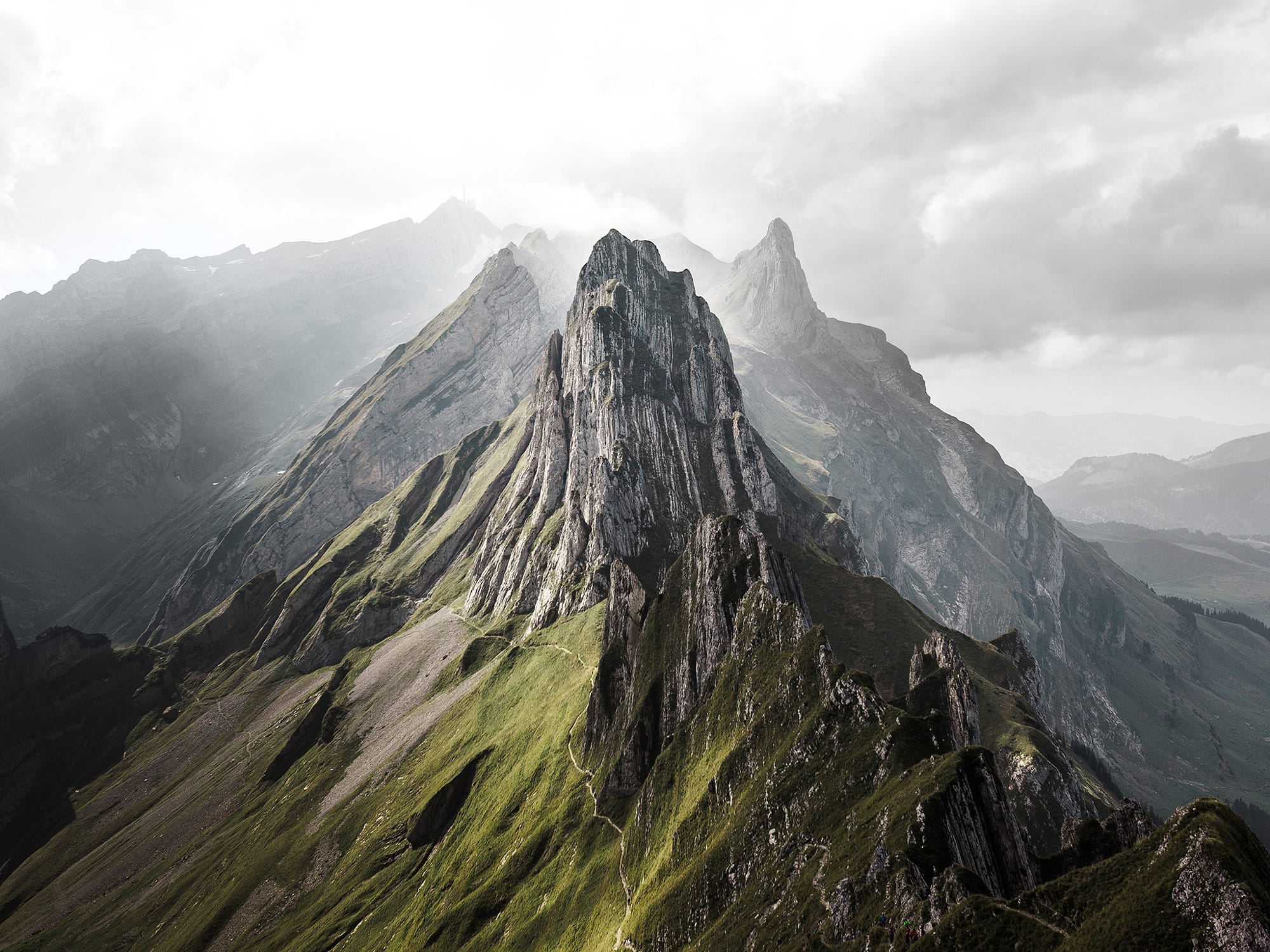 Скачать картинку Горы, Облака, Гора, Швейцария, Земля/природа в телефон бесплатно.