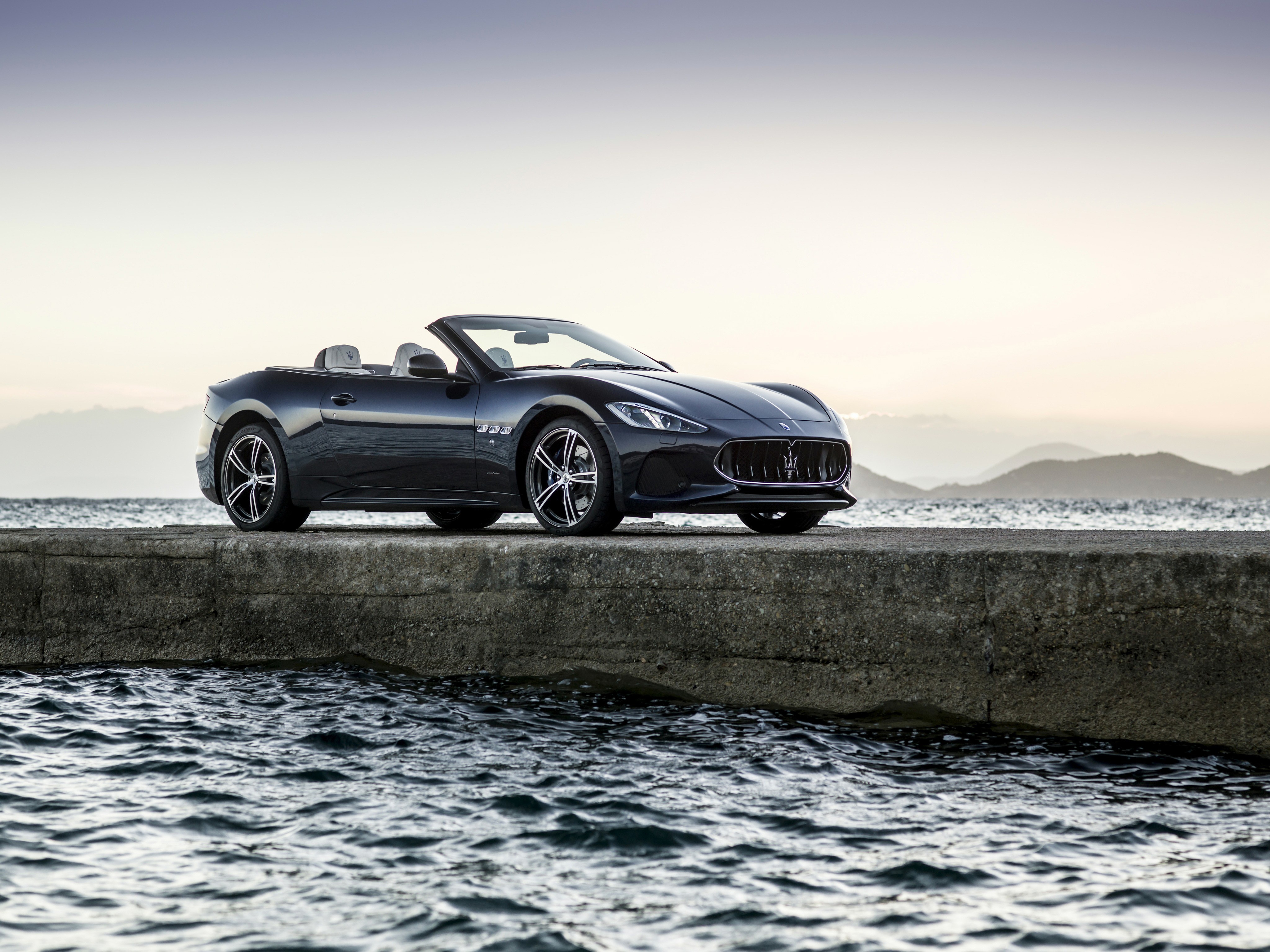 Descarga gratuita de fondo de pantalla para móvil de Maserati, Coche, Cabriolé, Vehículos, Coche Negro, Maserati Gran Turismo.