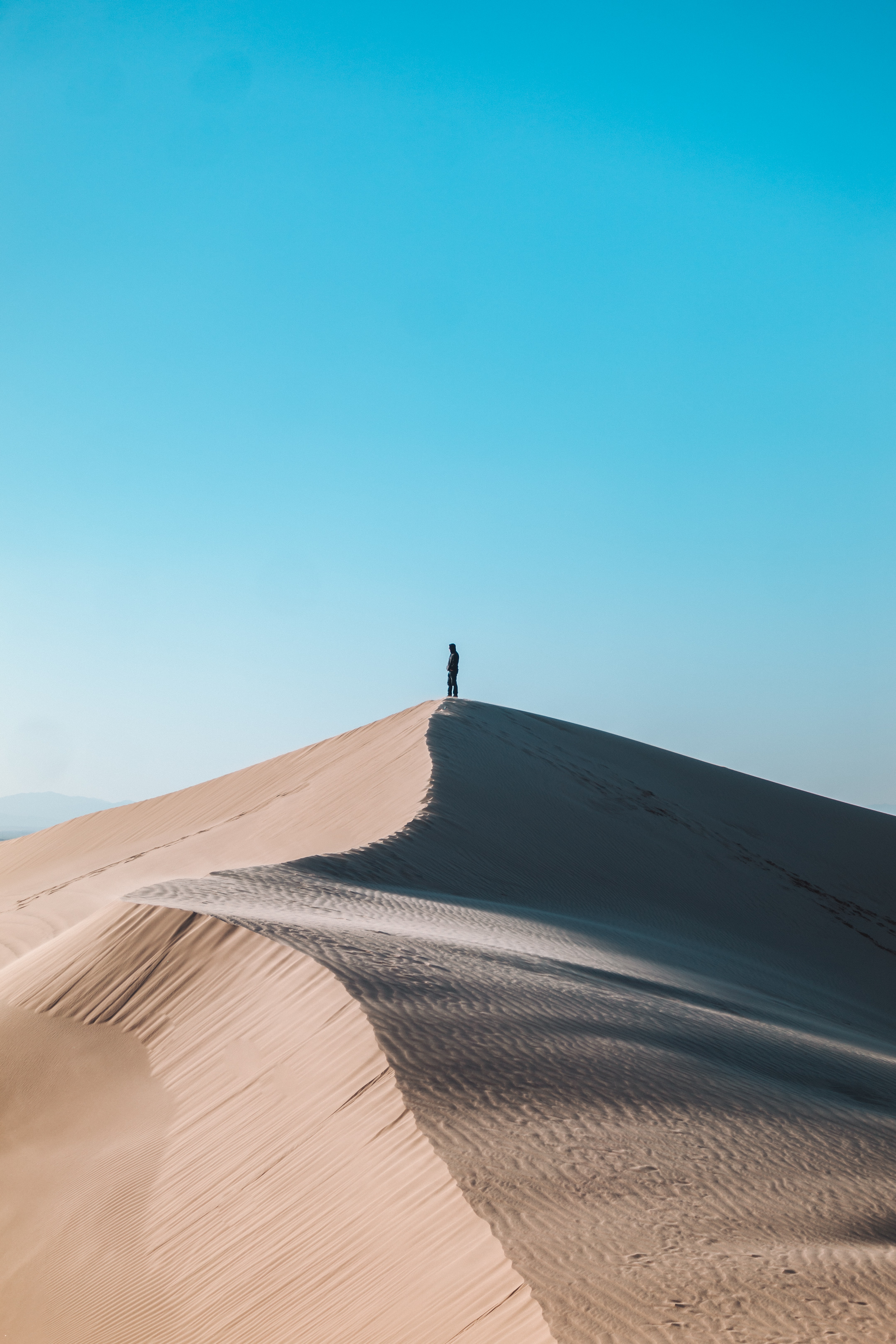 person, loneliness, sand, hill, desert, miscellanea, miscellaneous, human Smartphone Background