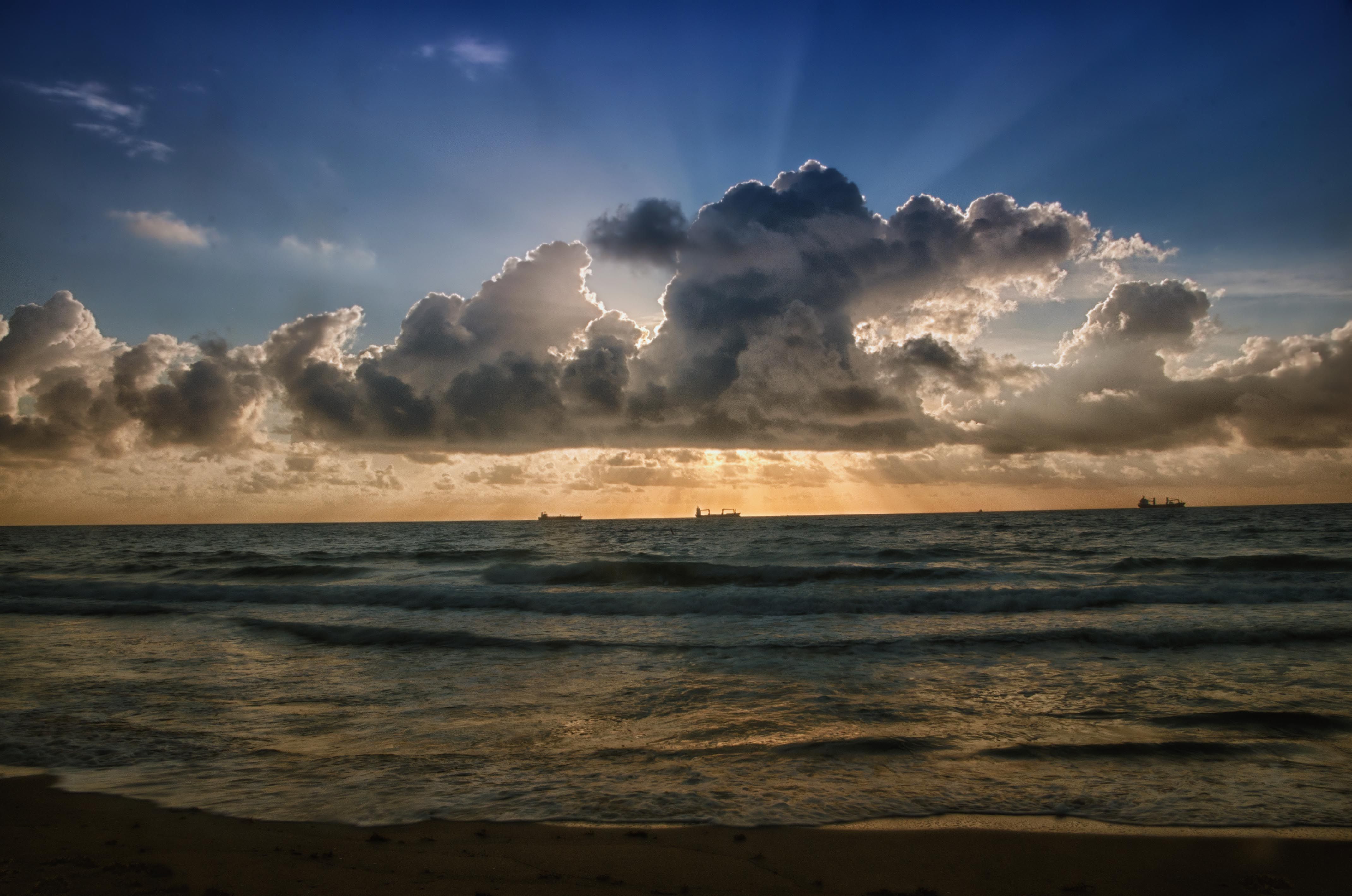 Free download wallpaper Sea, Earth, Boat, Cloud, Sunbeam, Seascape on your PC desktop