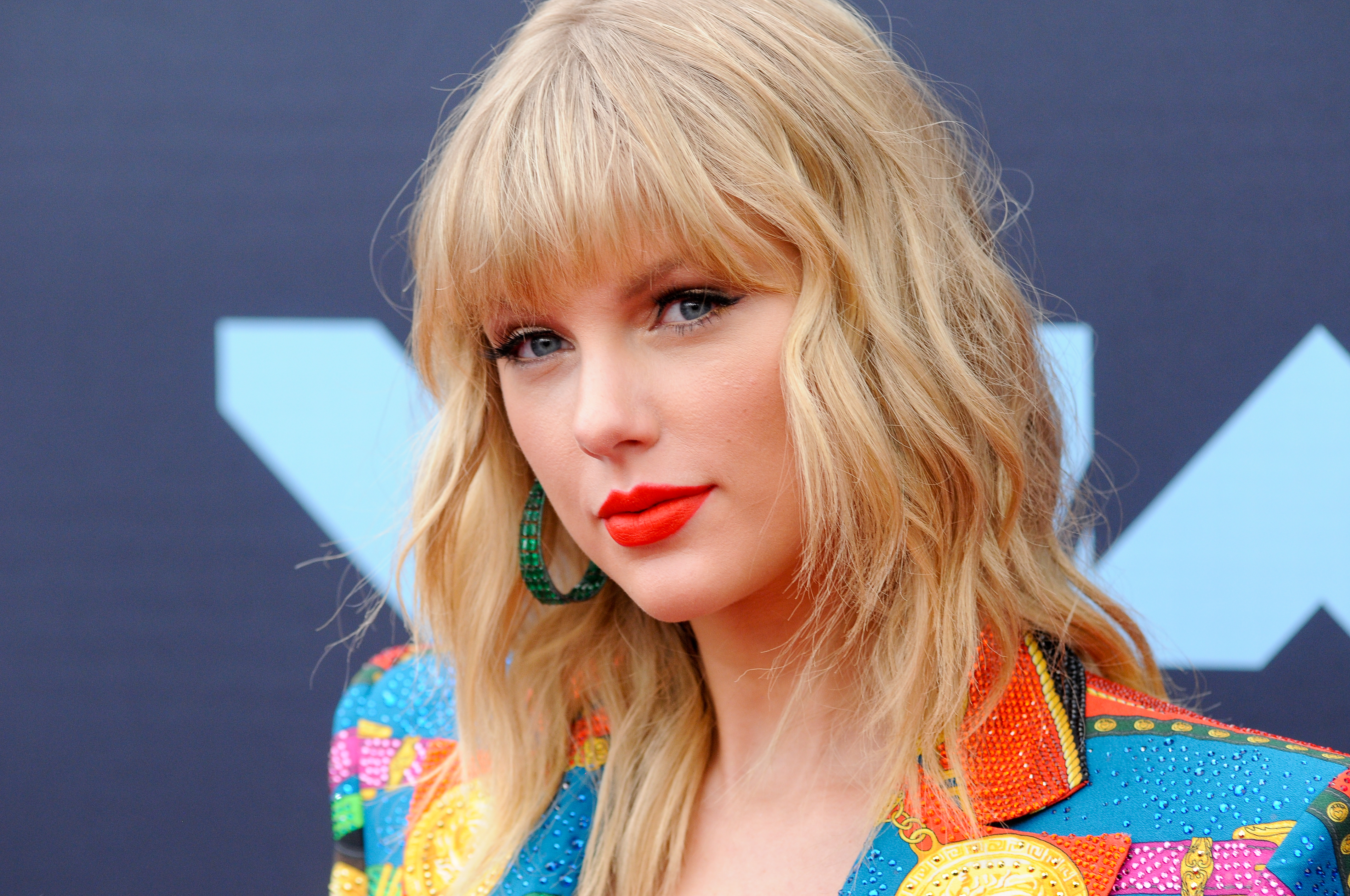 Free download wallpaper Music, Close Up, Singer, Blonde, Face, American, Taylor Swift, Lipstick on your PC desktop
