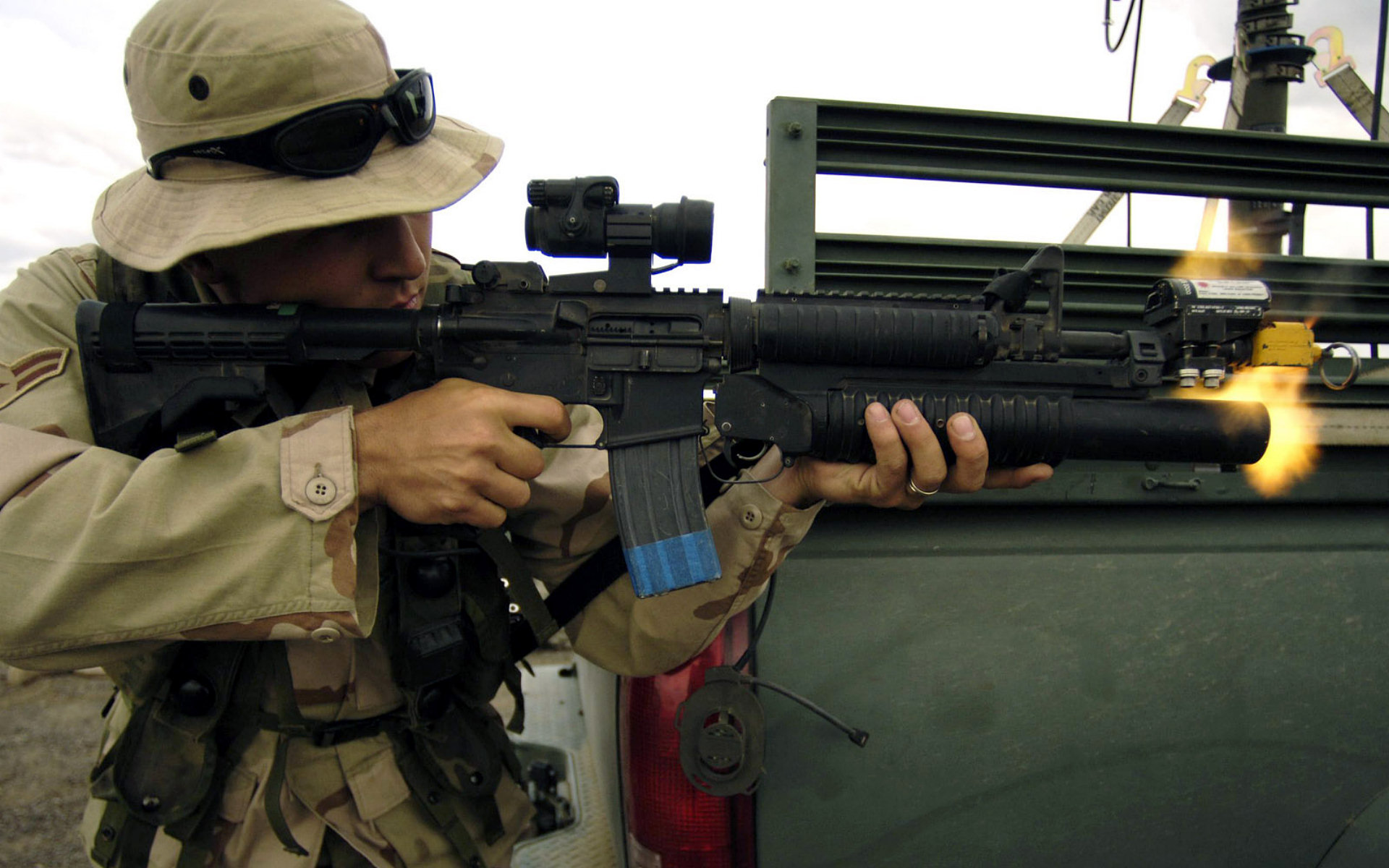 Baixe gratuitamente a imagem Soldado, Militar, Pistola, Arma na área de trabalho do seu PC