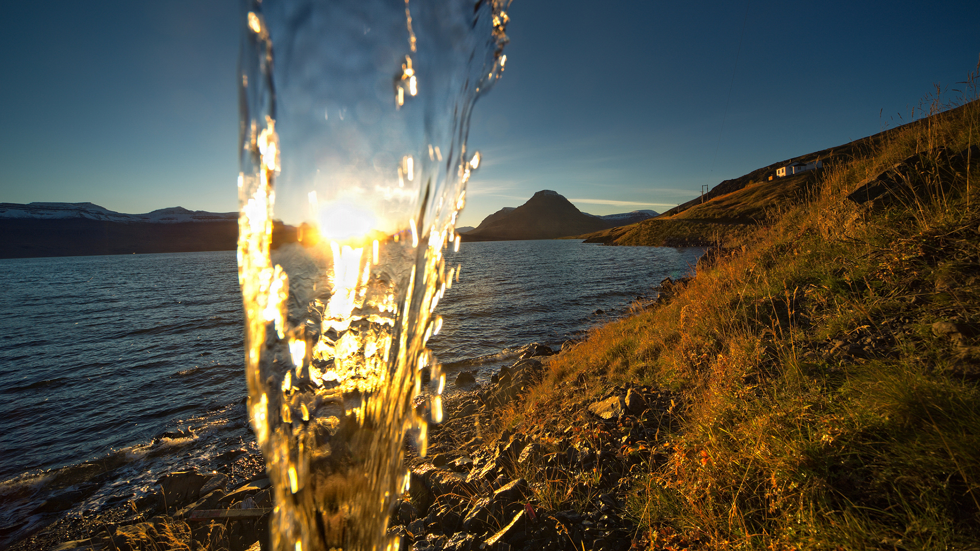 Handy-Wallpaper Sonnenaufgang, Szene, See, Wasserfall, Wasserfälle, Natur, Erde/natur, Spiegelung, Sonnenuntergang, Landschaft kostenlos herunterladen.