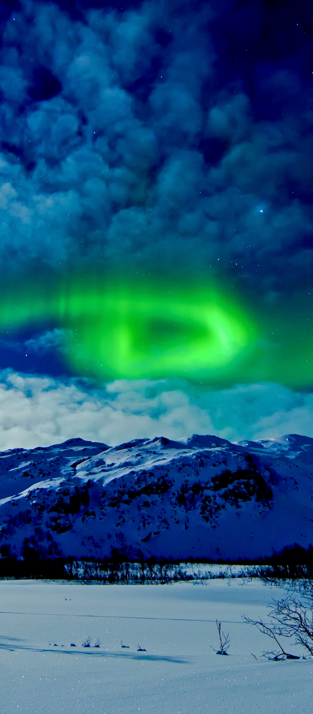 Handy-Wallpaper Landschaft, Winter, Schnee, Berg, Gebirge, Wolke, Himmel, Erde/natur, Nordlicht kostenlos herunterladen.