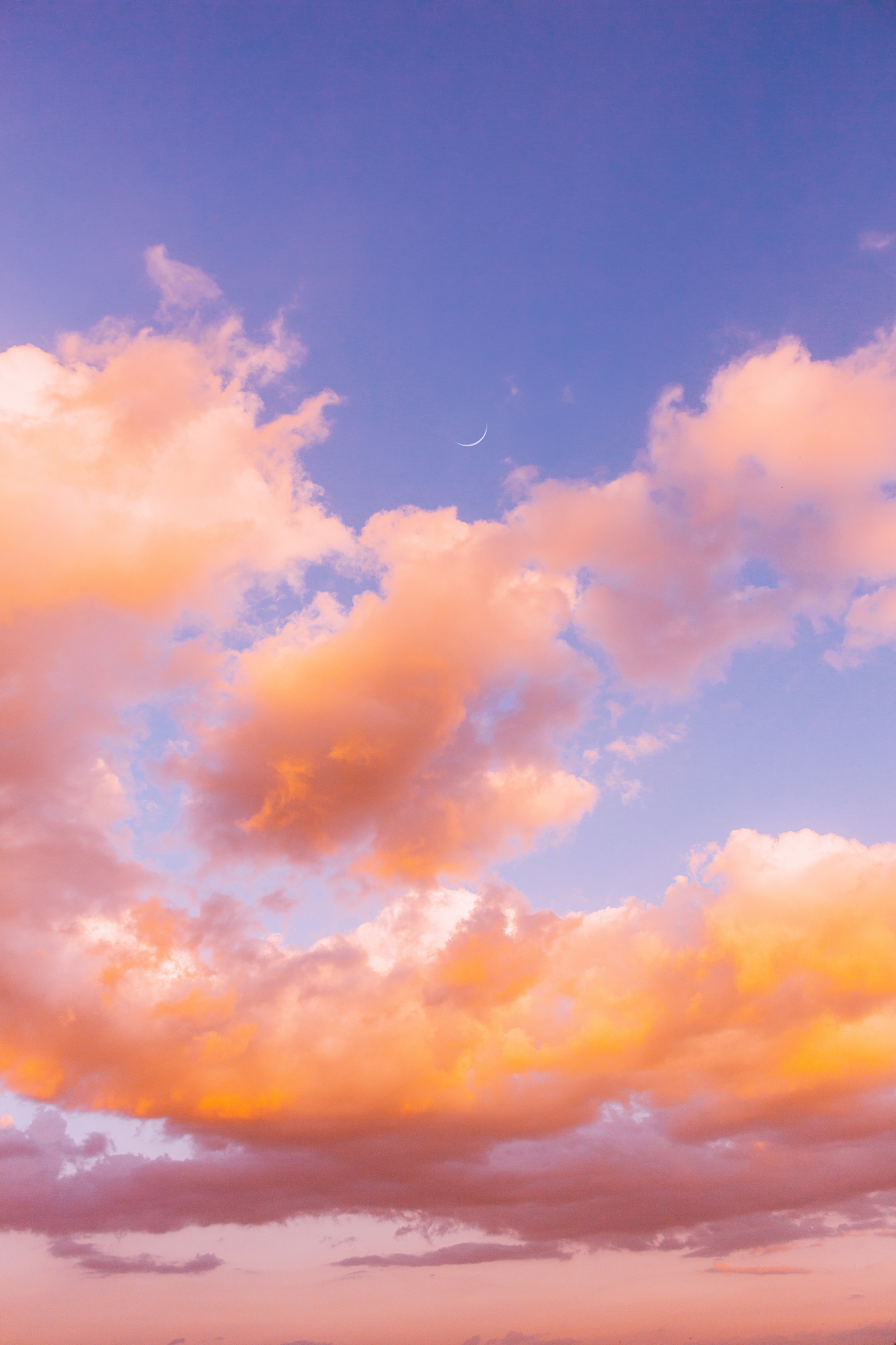 Скачать картинку Облака, Небо, Пористый, Природа, Оранжевый в телефон бесплатно.