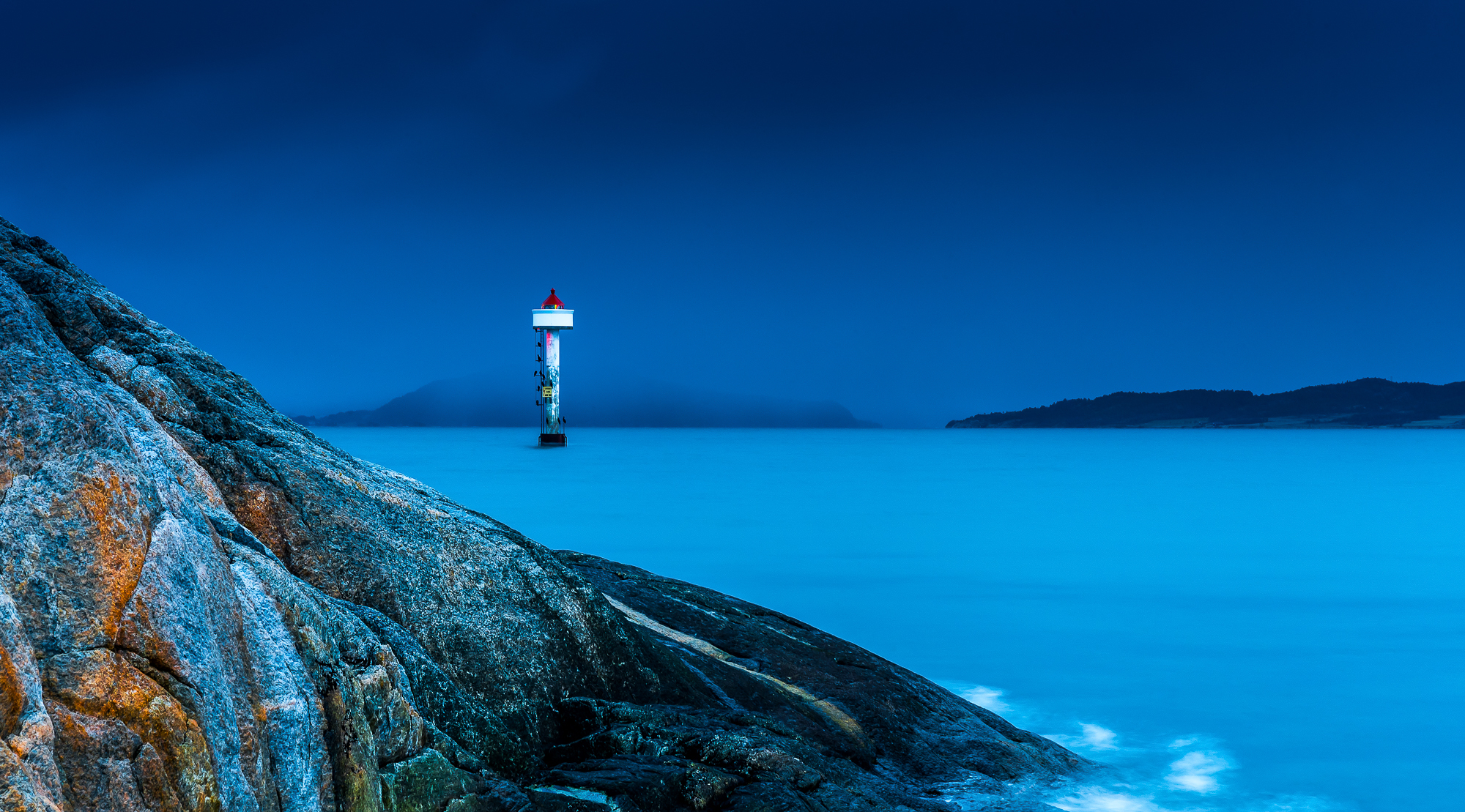 Download mobile wallpaper Fog, Ocean, Lighthouse, Man Made for free.